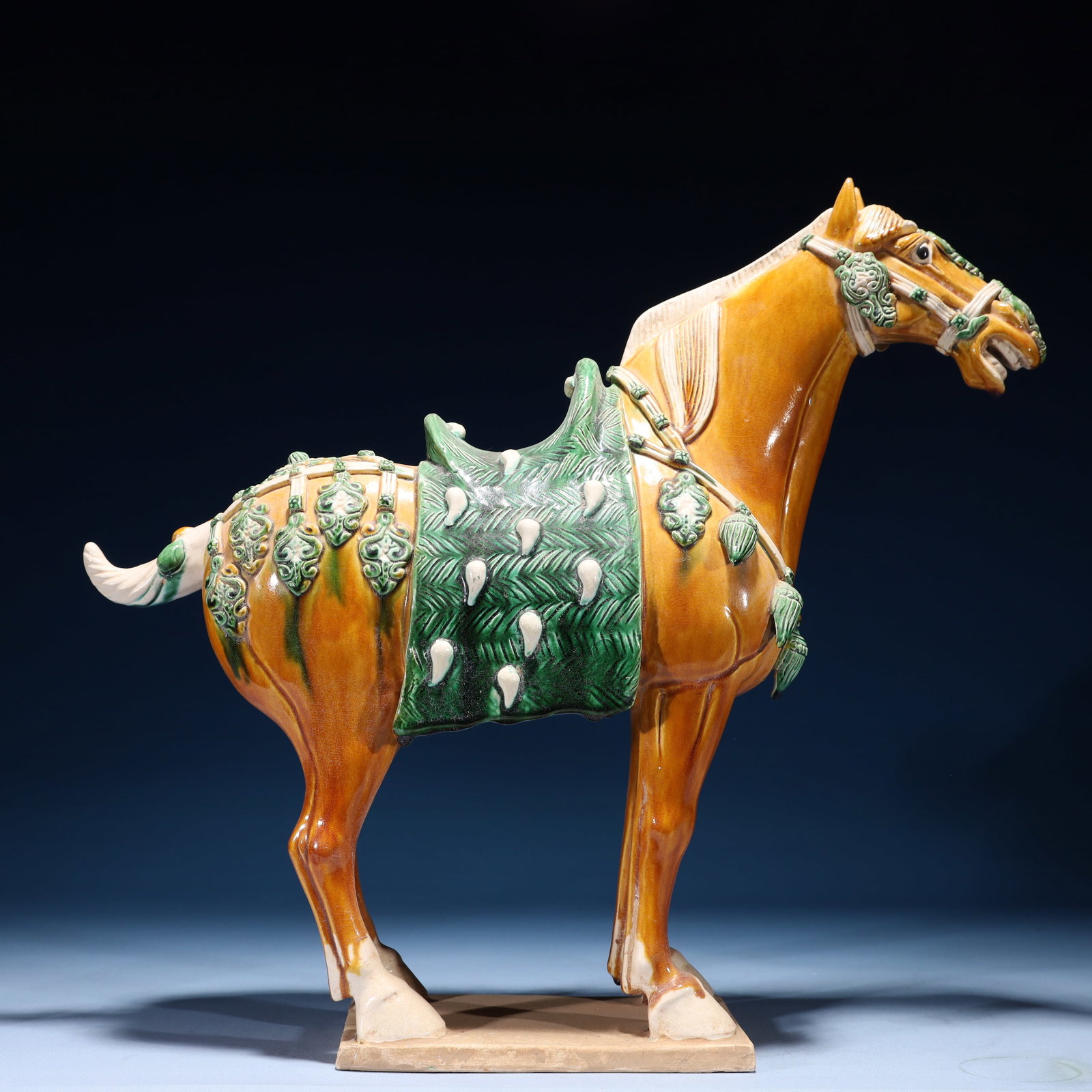An Rare Tang Tri-Color Glazed Pottery Horse Ornament (1 of 15)