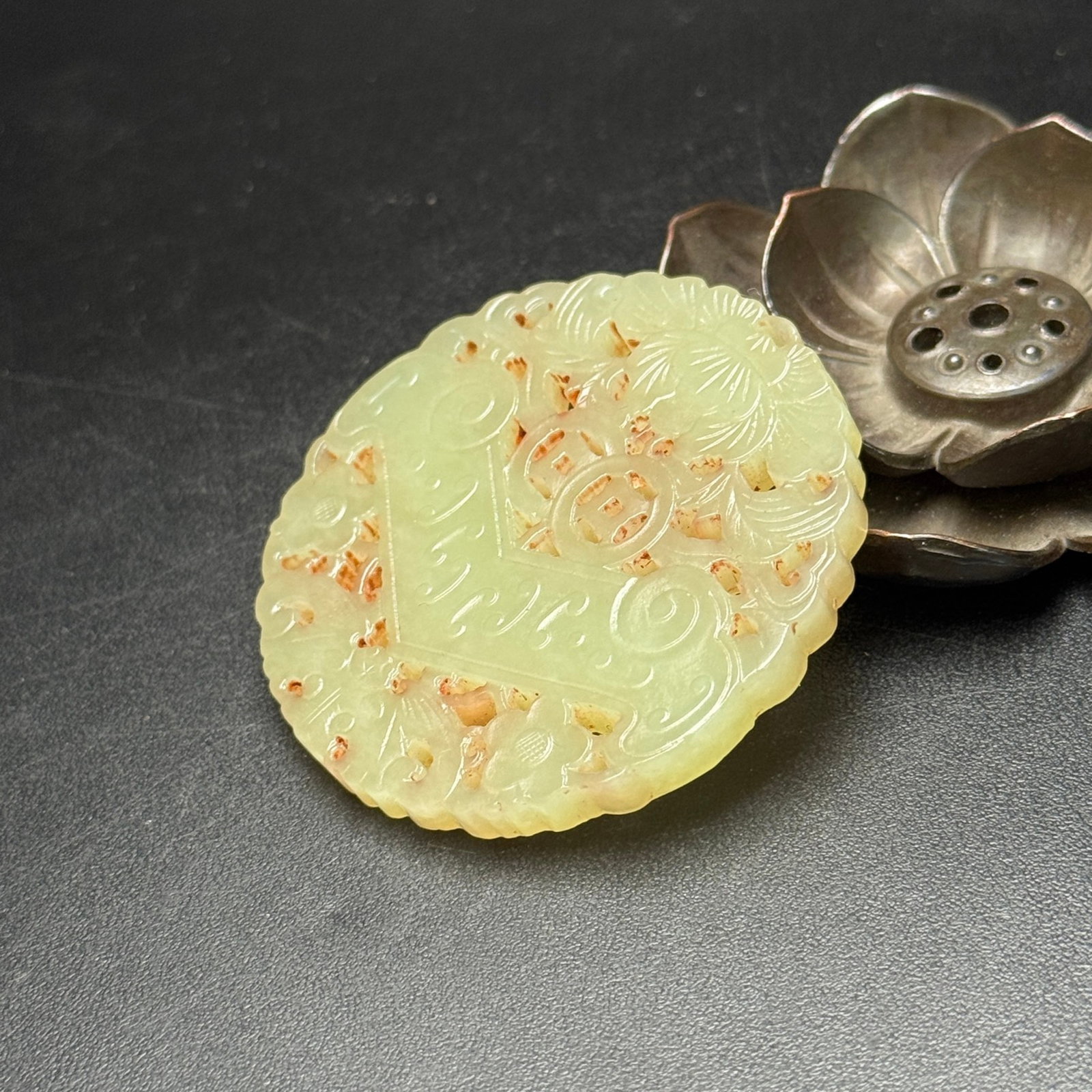 An Exquisite White Jade Flower Pattern Pendant - 4