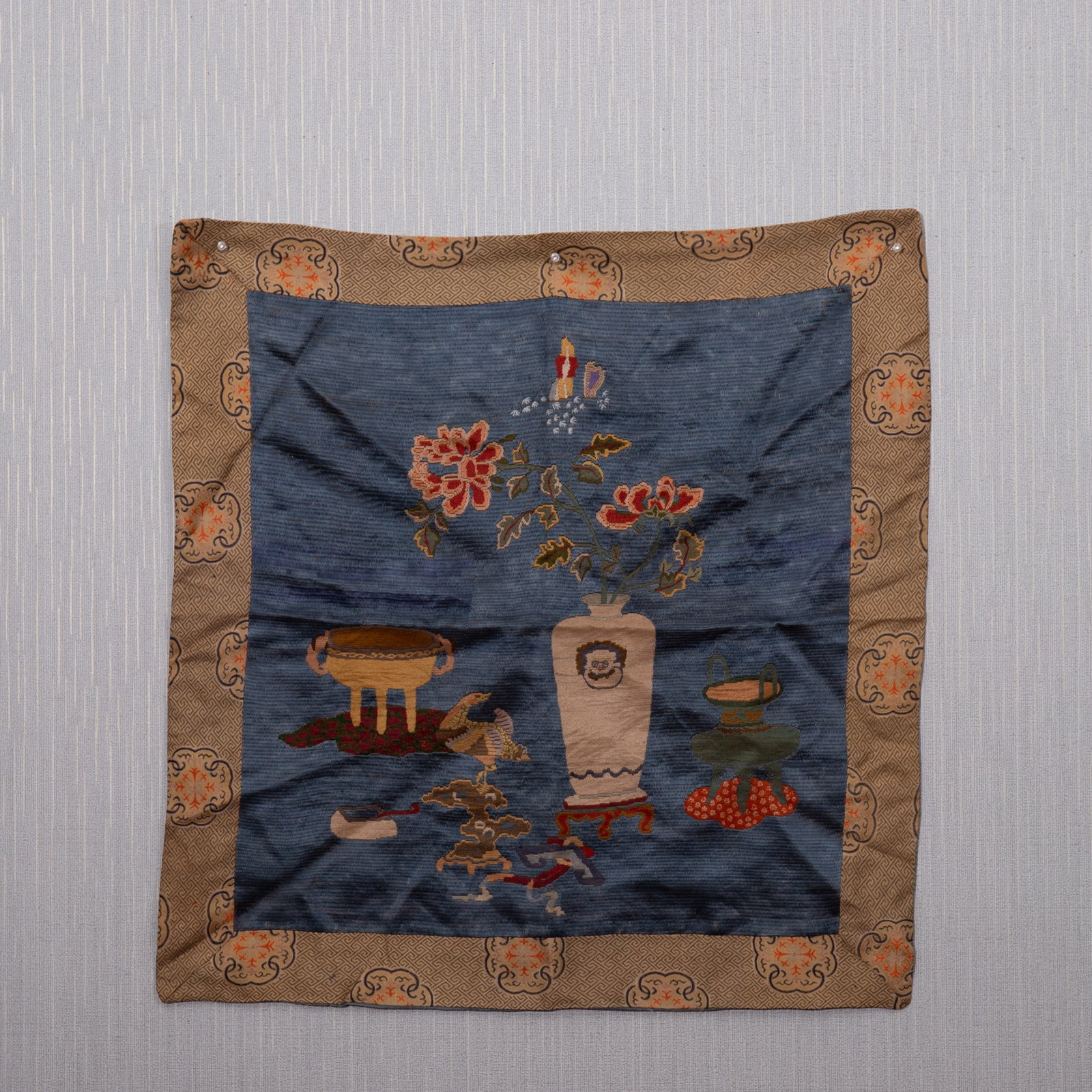 An Exquisite Brocade Embroidery Flower Pattern (1 of 8)