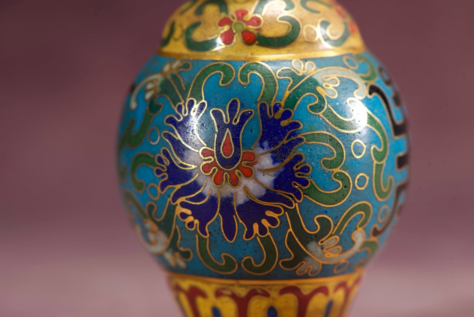 An Exquisite Cloisonne Lotus Pattern Snuff Bottle - 3