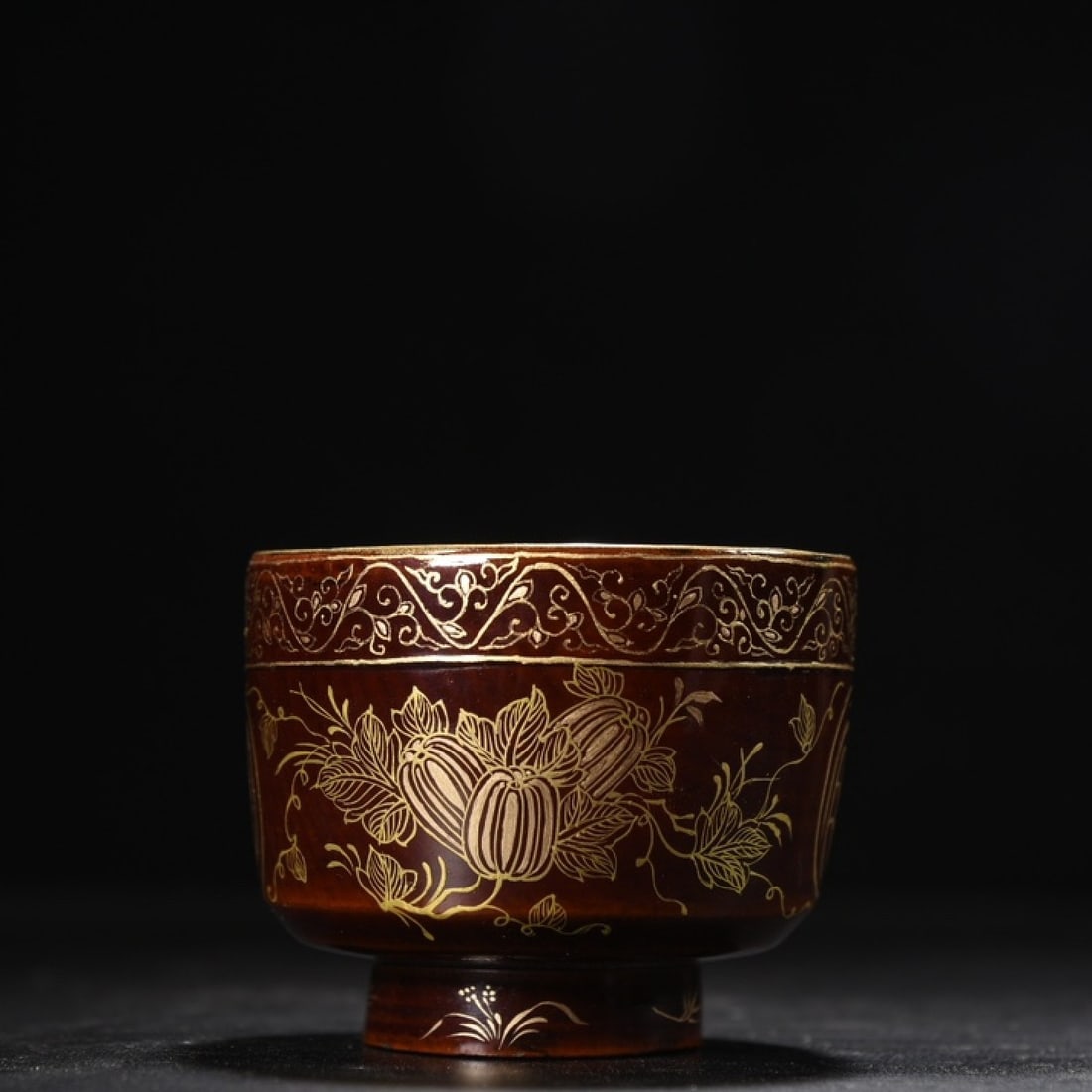 An Exquisite Carved Lacquer Painted Gold Flower Pattern Cup: An Exquisite Carved Lacquer Painted Gold Flower Pattern Cup,Qing Dynasty,China,Qianlong Four-character Mark,Size:2.8inx3.5in,Weight:127g 漆器描金花卉纹杯
