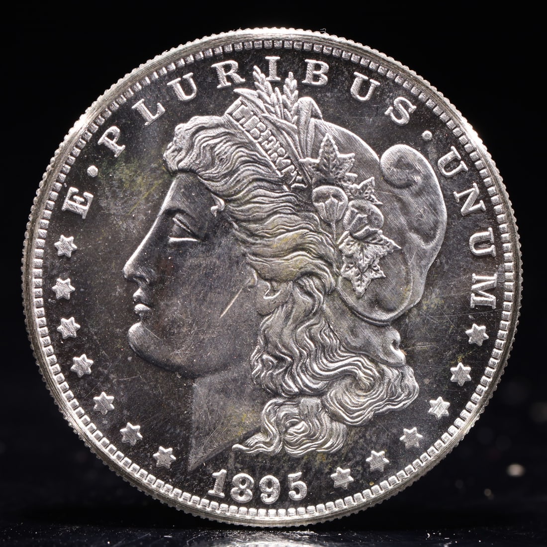 USA Morgan Dollar 1895 Coin: Obv: profile bust with date below and E PLURIBUS UNUM legend and stars around. Rev: eagle with In God we trust above within wreath with UNITED STATES OF AMERICA ONE DOLLAR legend. IN GOD WE TRUST / LI