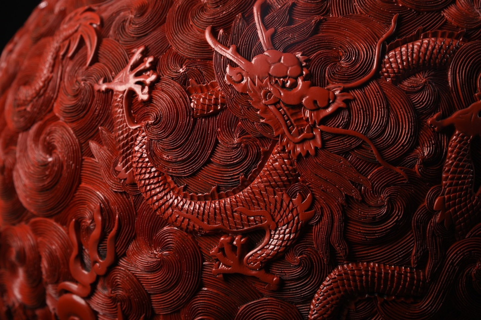 An Exquisite Carved Red Lacquer Dragon Pattern Vase - 5