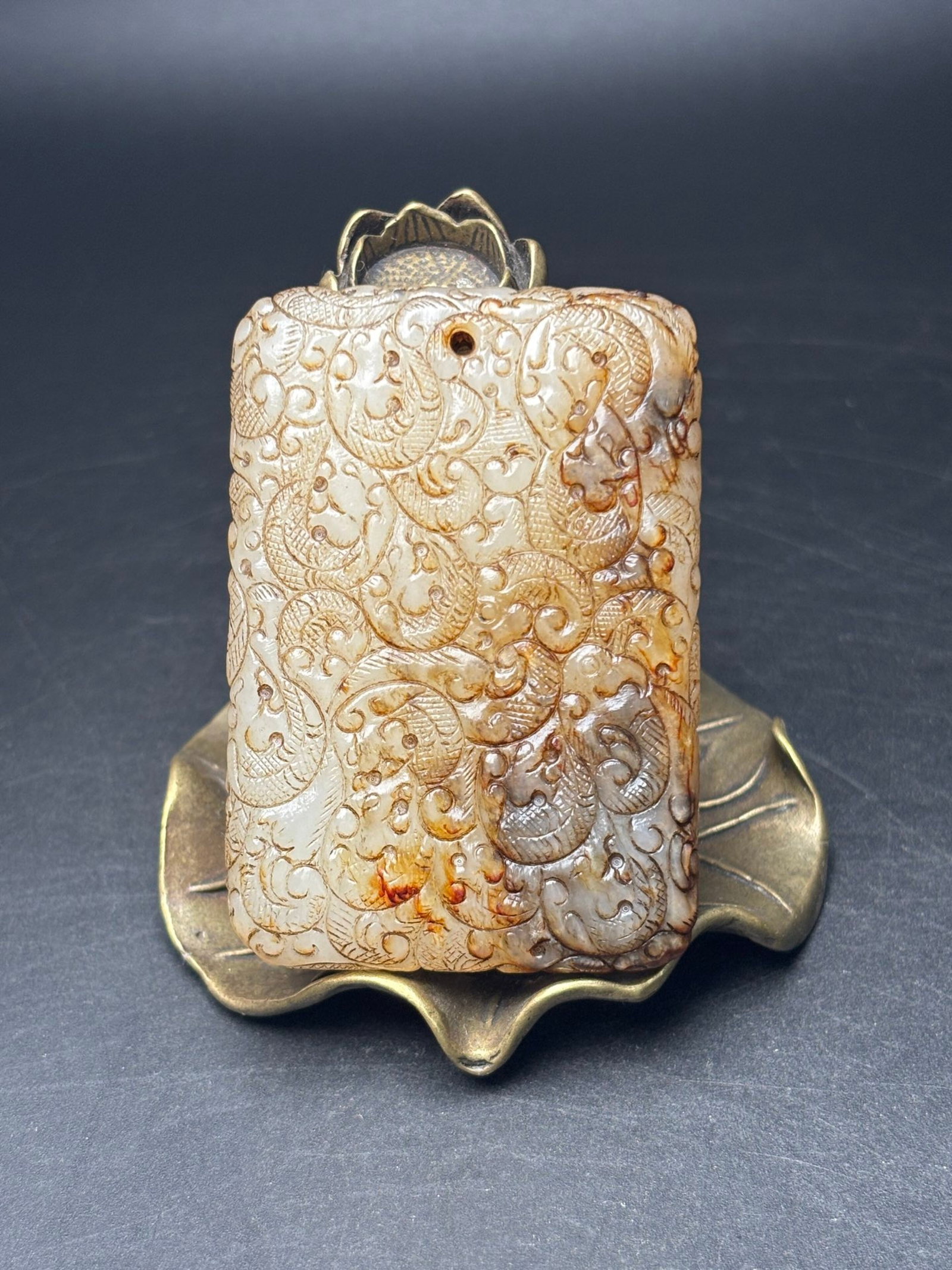 An Exquisite White Jade Chi-Dragon Pattern Pendant: An Exquisite White Jade Chi-Dragon Pattern Pendant,Qing Dynasty,China,Size:1.7inx2.5inx0.4in,Weight:64g 白玉螭龙纹佩,中国清代