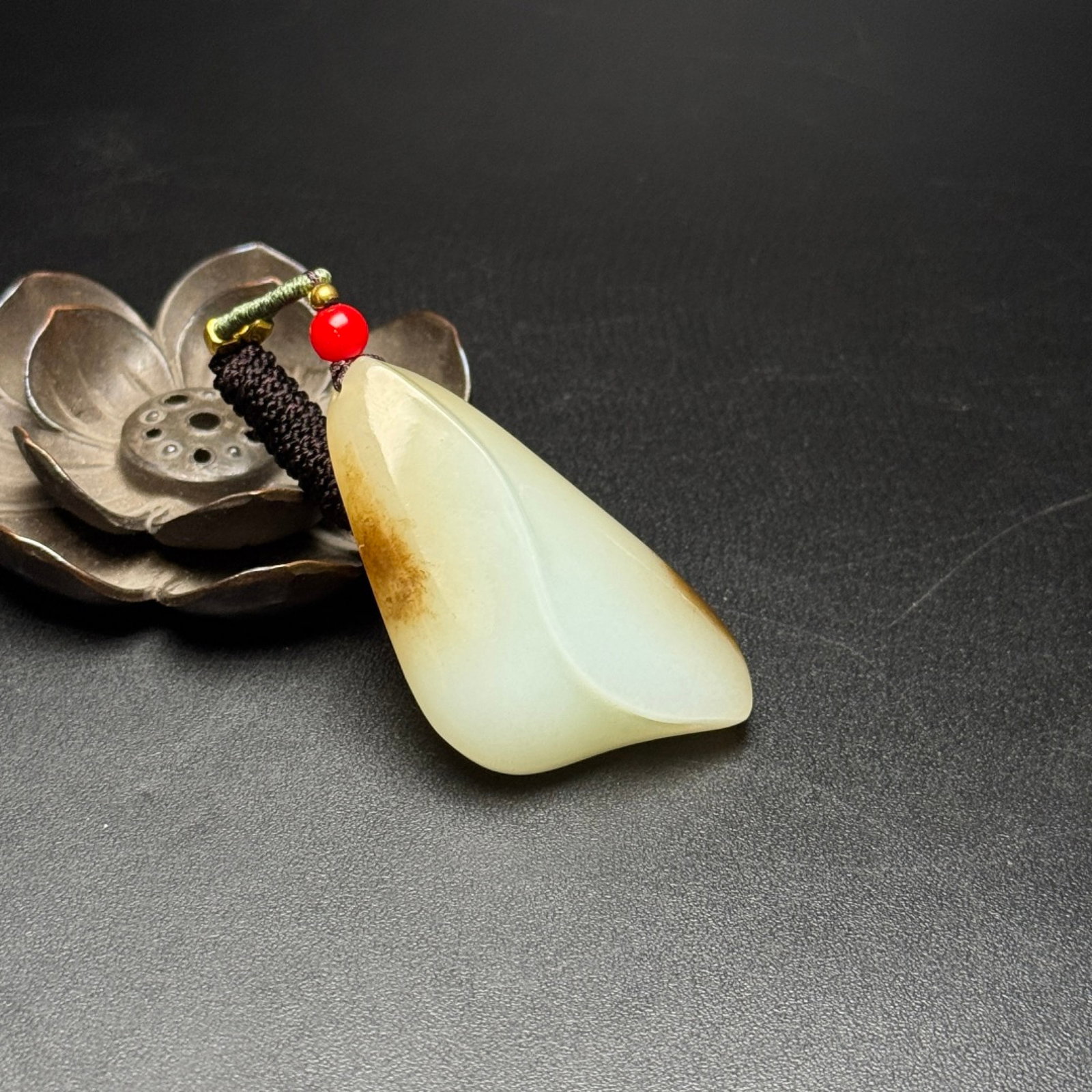 An Exquisite White Jade Pendant - 3