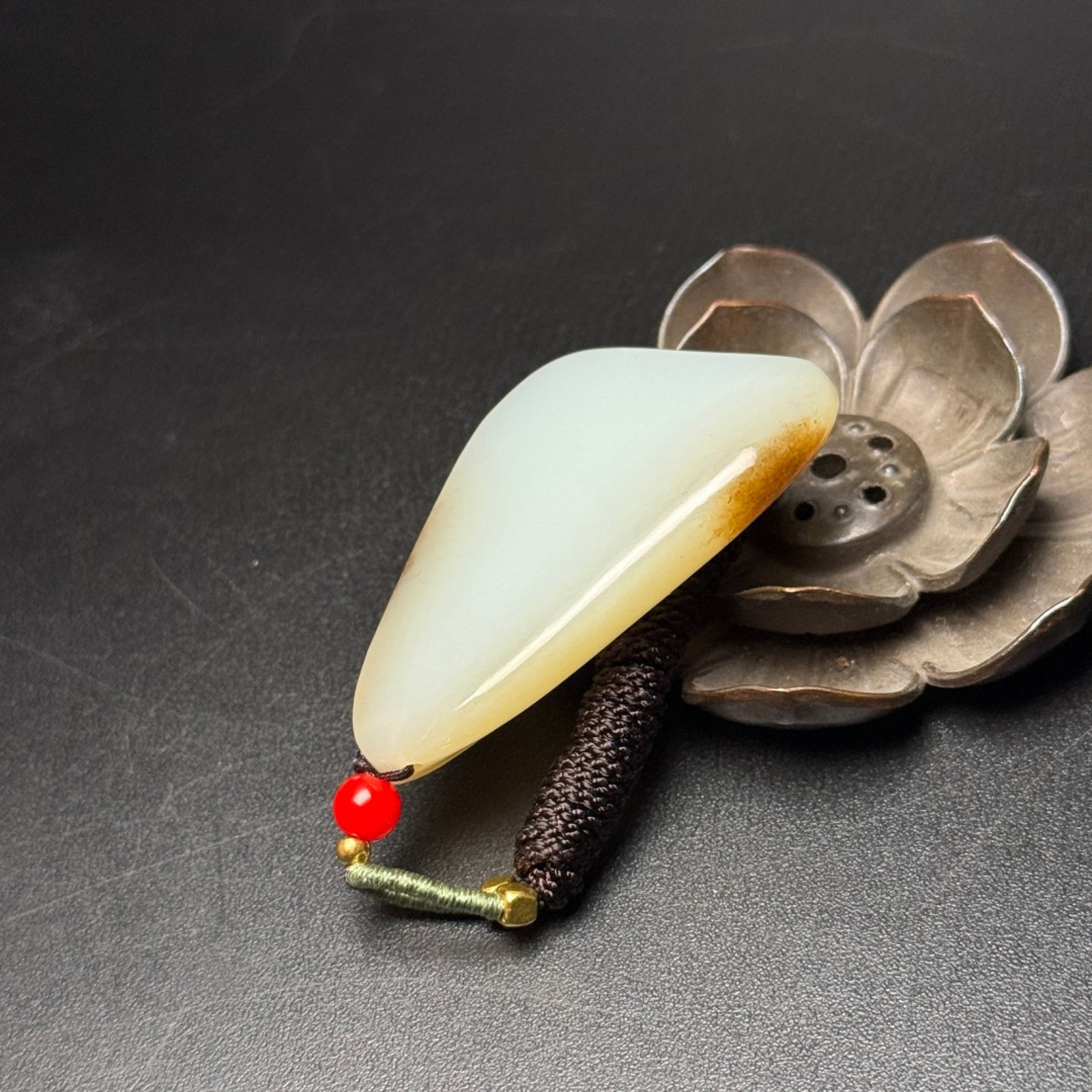 An Exquisite White Jade Pendant - 4