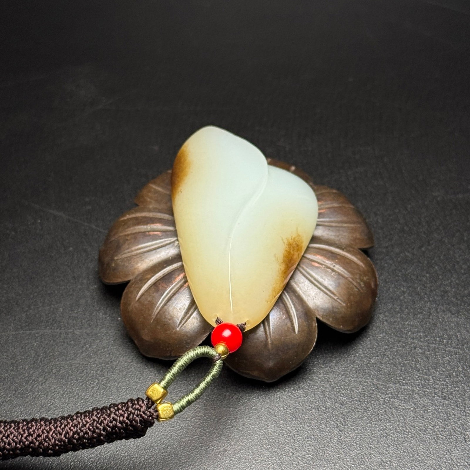An Exquisite White Jade Pendant - 5