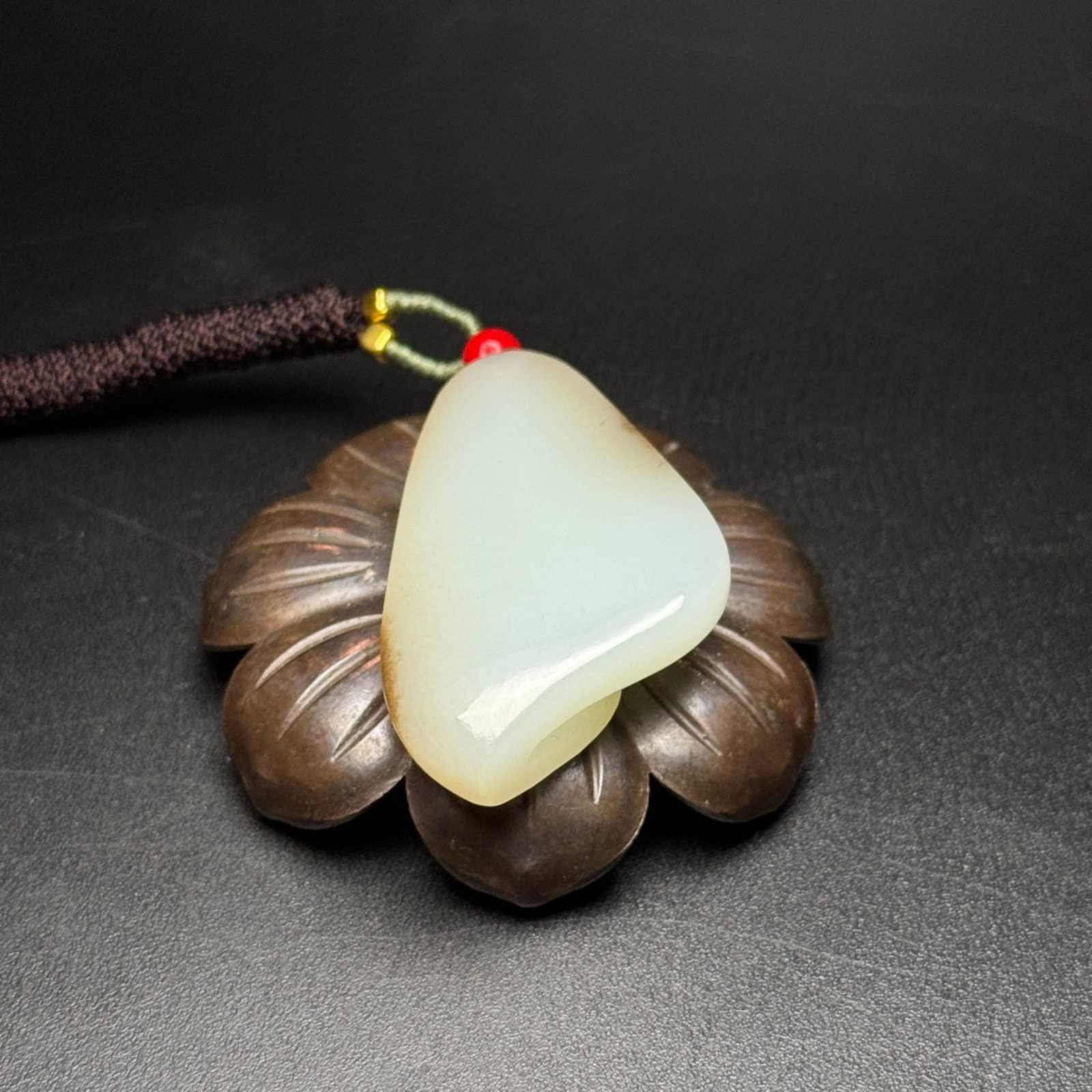 An Exquisite White Jade Pendant - 6