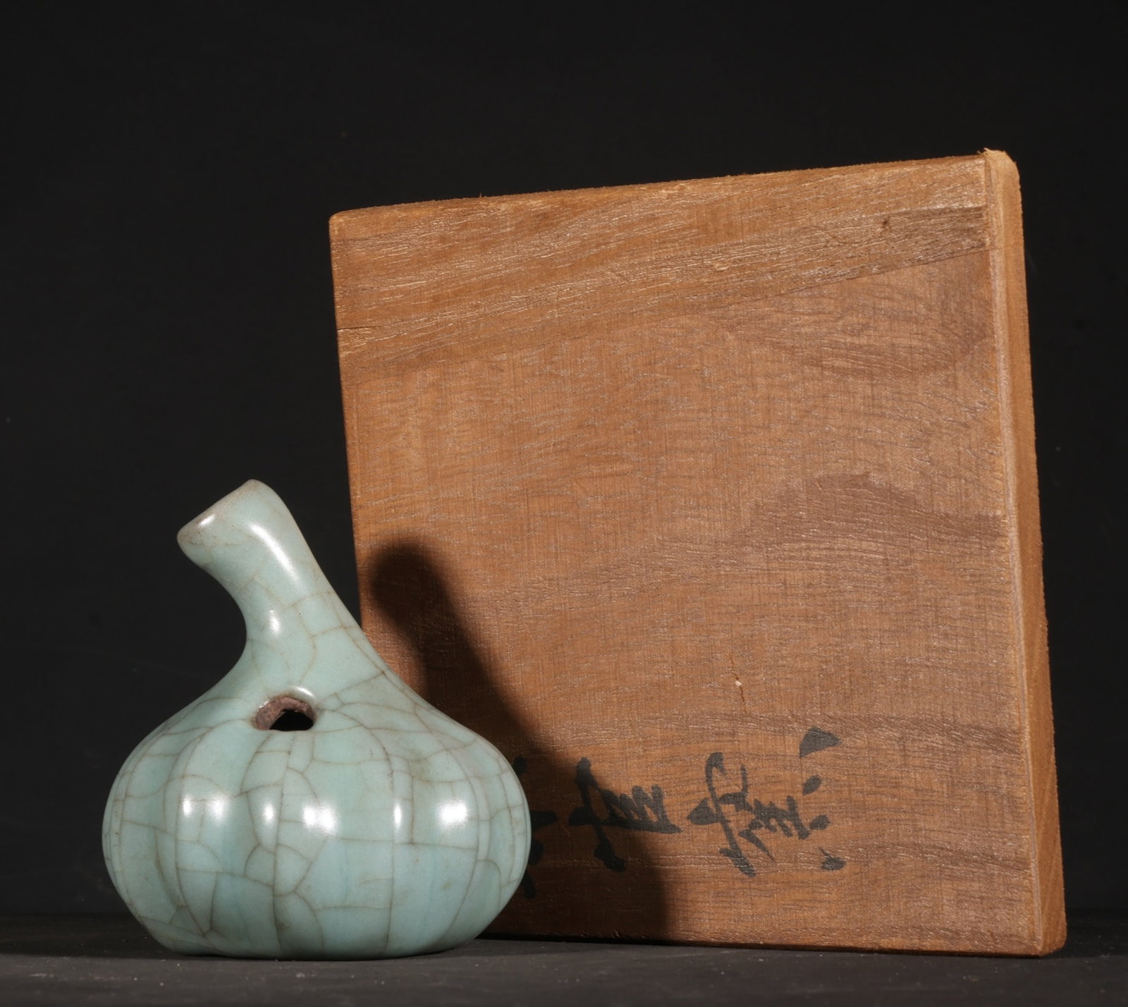 An Exquisite Guan yao Celadon Glazed Water Pot: An Exquisite Guan yao Celadon Glazed Water Pot,Song Dynasty,China,Size:3inx2.8in 官窑青釉水滴,中国宋代