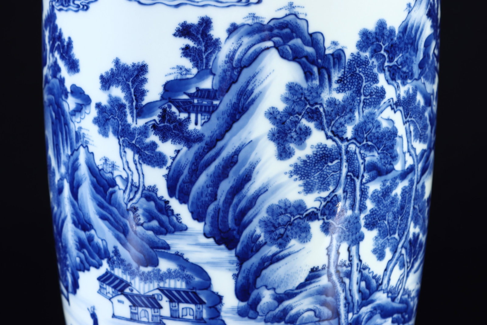 A Huge Blue and White Landscape Pattern Vase - 2