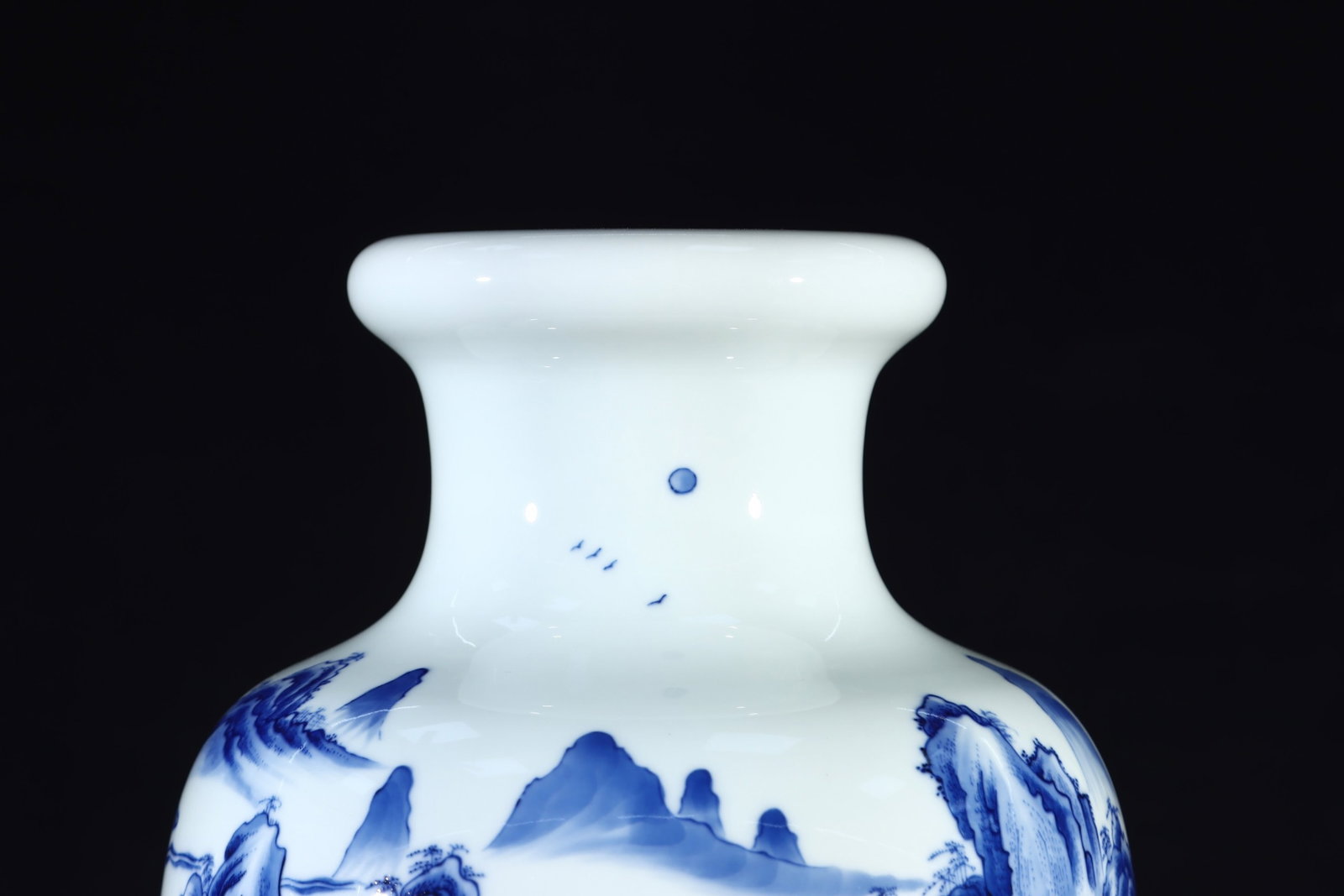 A Huge Blue and White Landscape Pattern Vase - 4