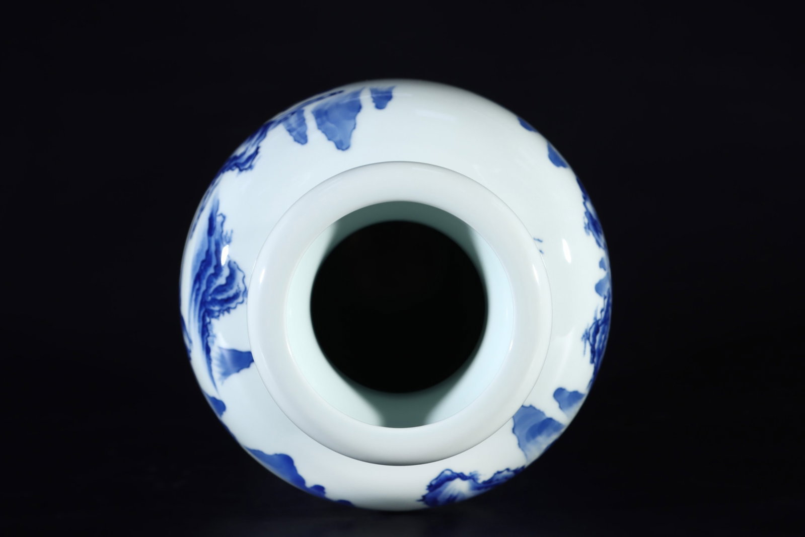 A Huge Blue and White Landscape Pattern Vase - 6