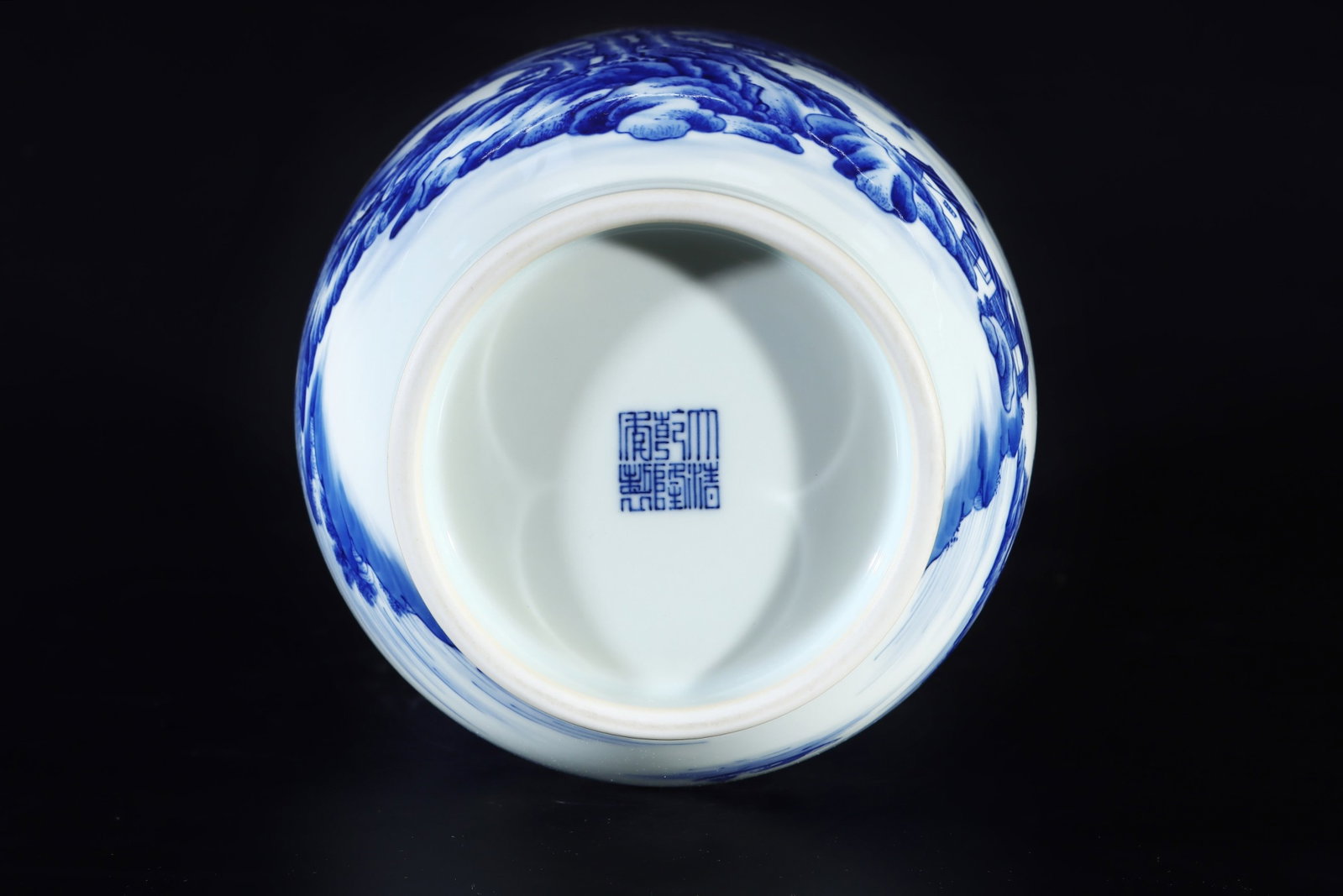 A Huge Blue and White Landscape Pattern Vase - 9
