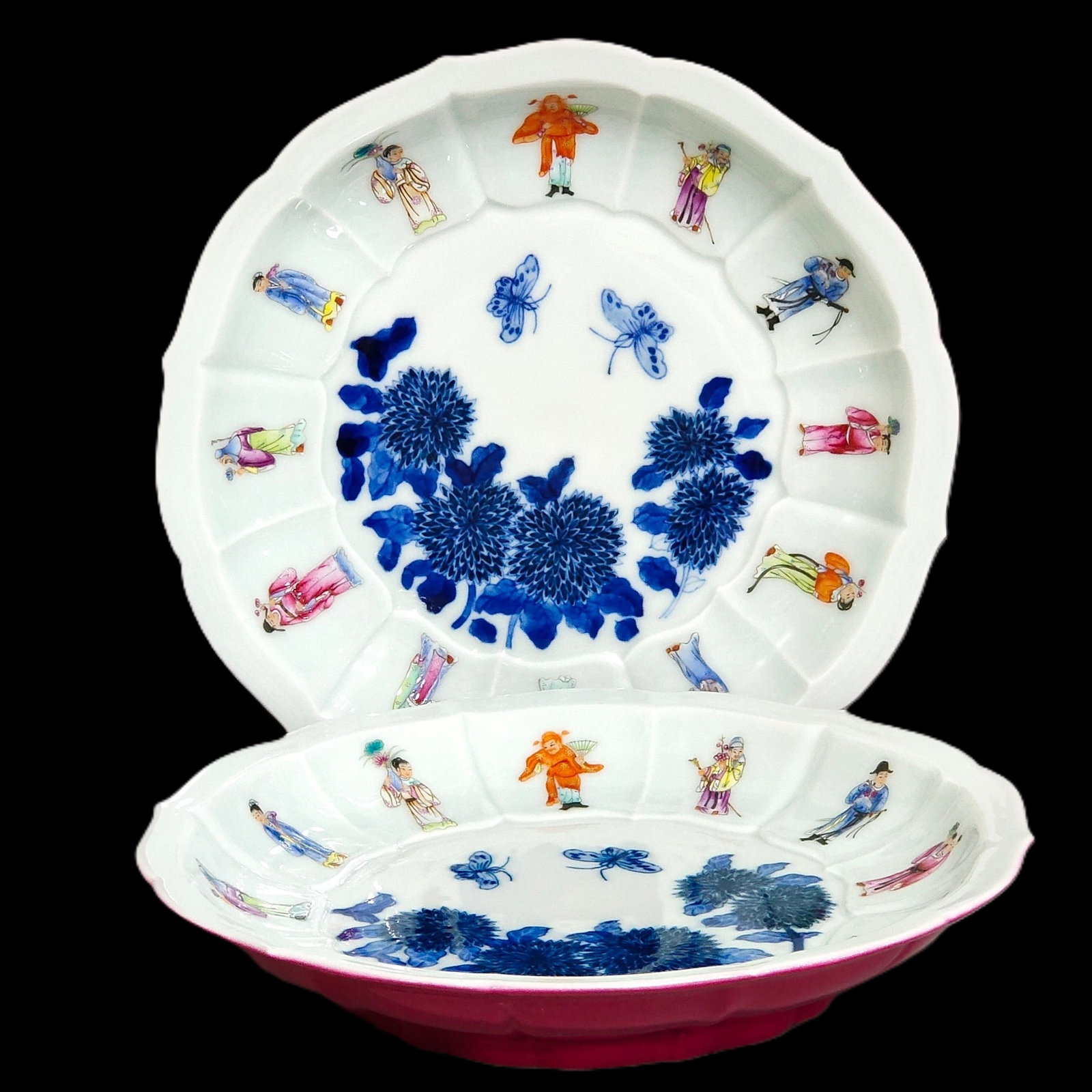 A Pair of Exquisite Ruby Red-Glazed Blue and White Flower and Butterfly Pattern Plates: A Pair of Exquisite Ruby Red-Glazed Blue and White Flower and Butterfly Pattern Plates,Qing Dynasty,China,Qianlong Six-character Mark,Size:1.4inx7.7in