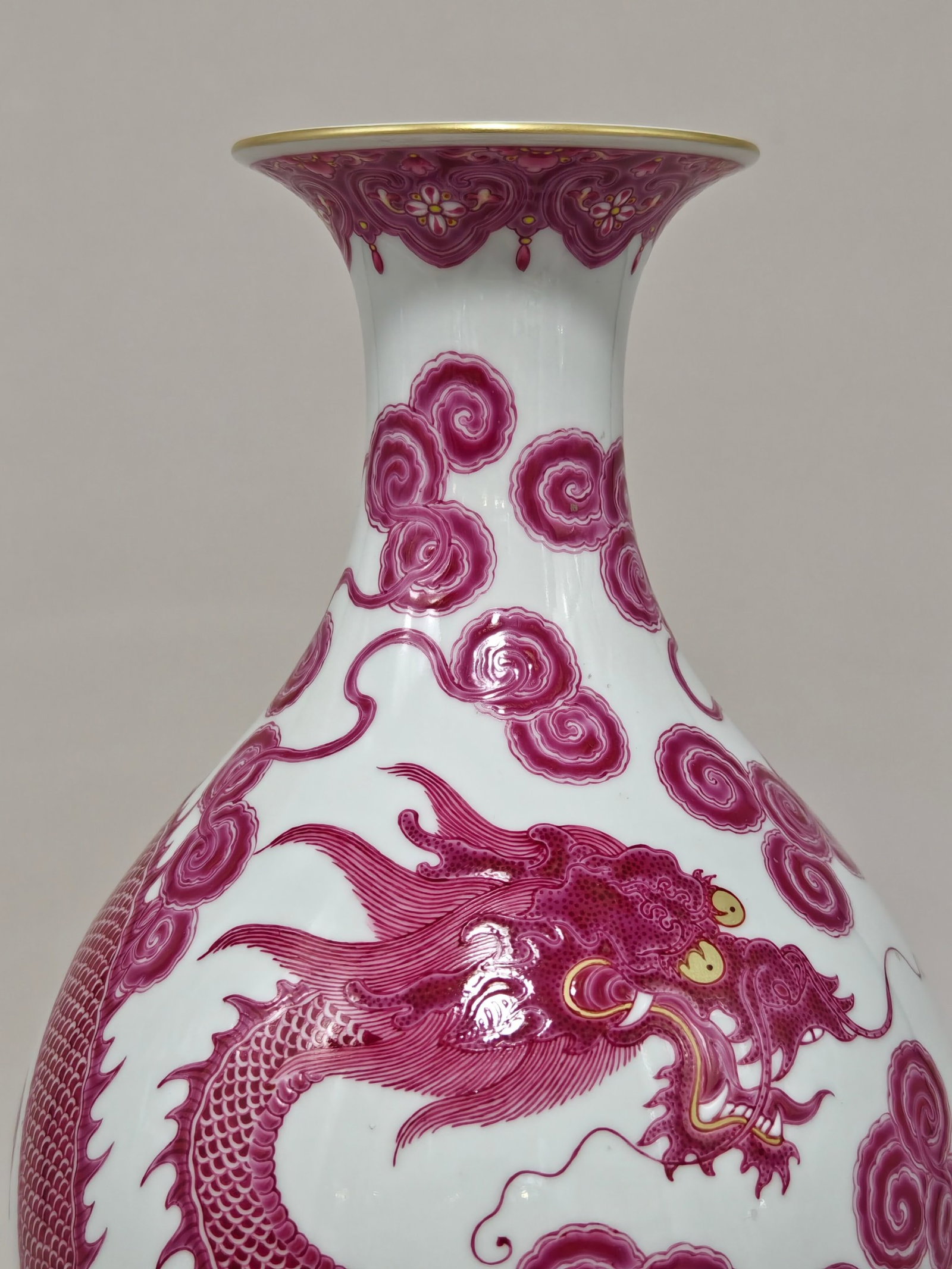 A Rare Enamel Ruby Red-Glazed Dragon and Phoenix Pattern Vase - 4