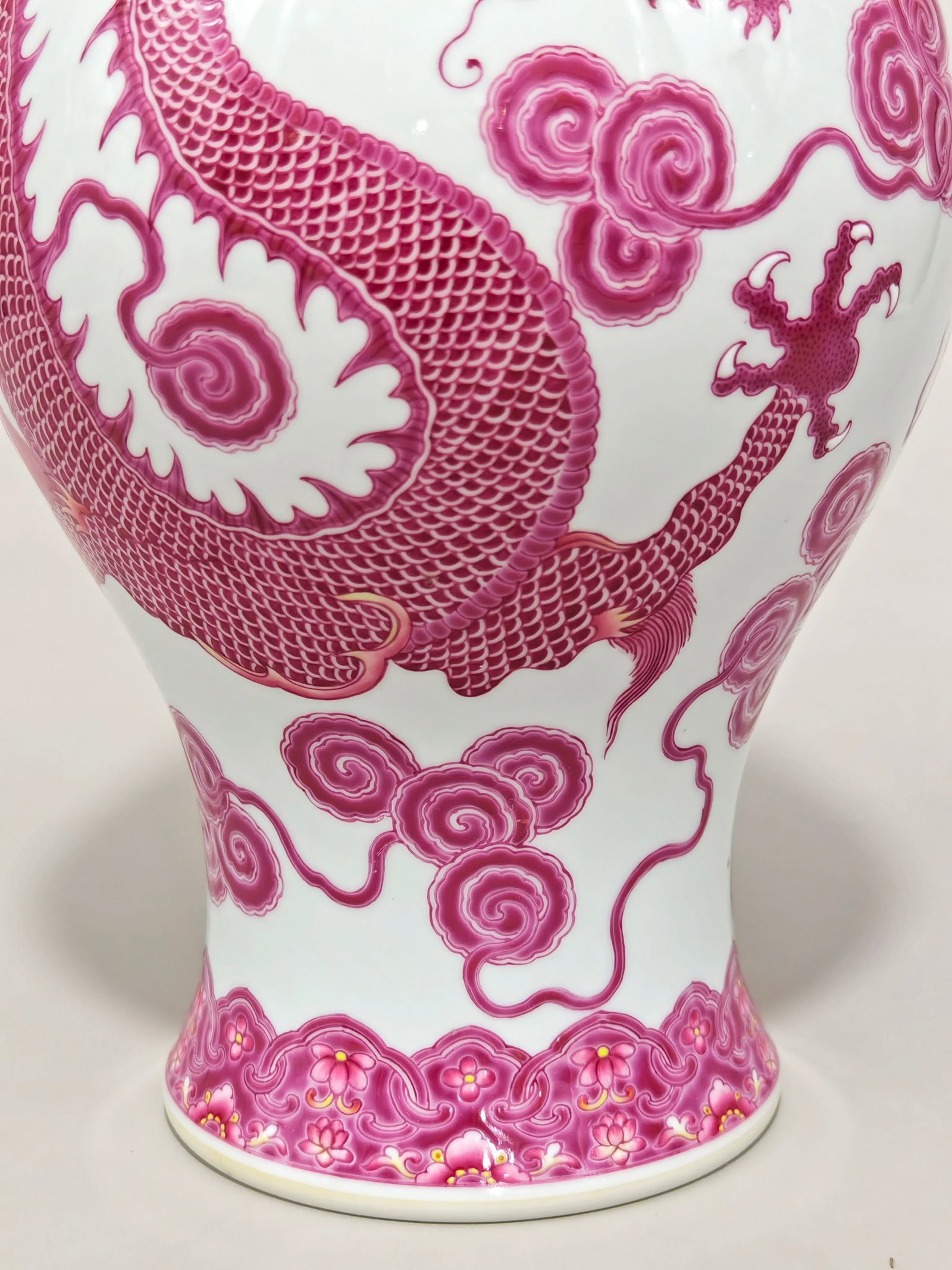 A Rare Enamel Ruby Red-Glazed Dragon and Phoenix Pattern Vase - 5