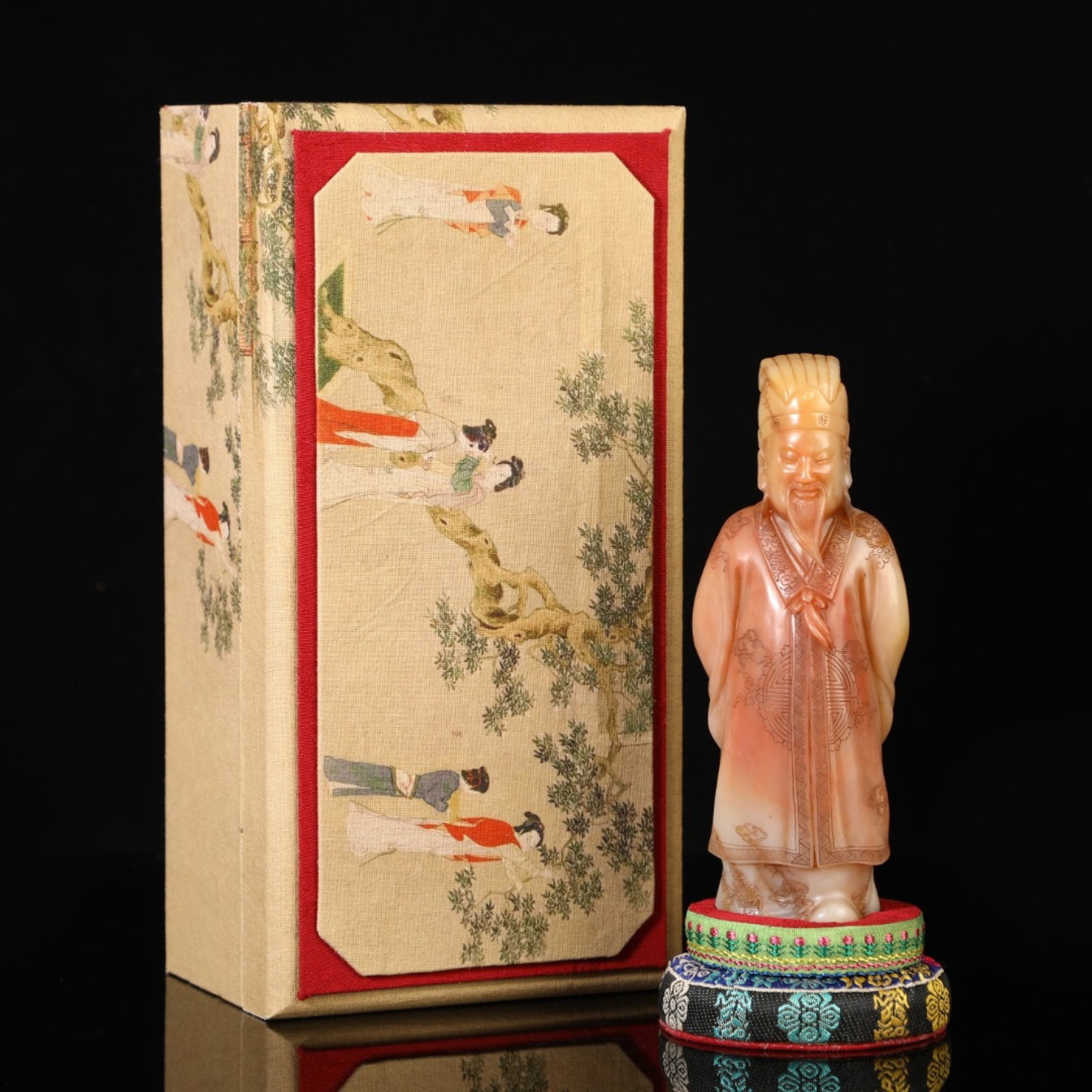 An Exquisite Tianhuang Stone Figure Ornament: An Exquisite Tianhuang Stone Figure Ornament,Qing Dynasty,China,Size:5.9inx2.4in,Weight:407g 田黄石人物摆件,中国清代