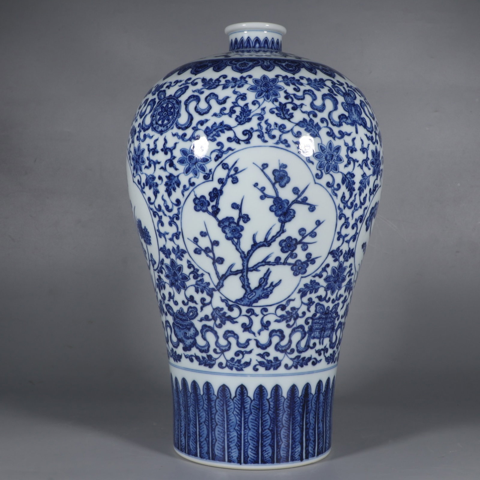 A Rare Blue and White Flower Pattern Vase (1 of 8)