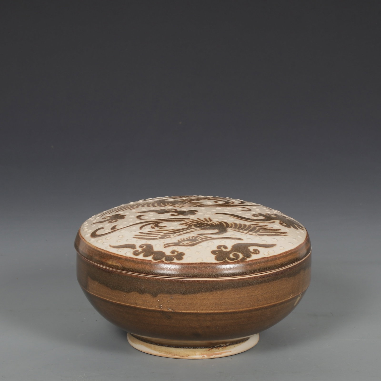 An Exquisite Ding yao Brown Glazed Auspicious Cloud and Phoenix Pattern Box - 2