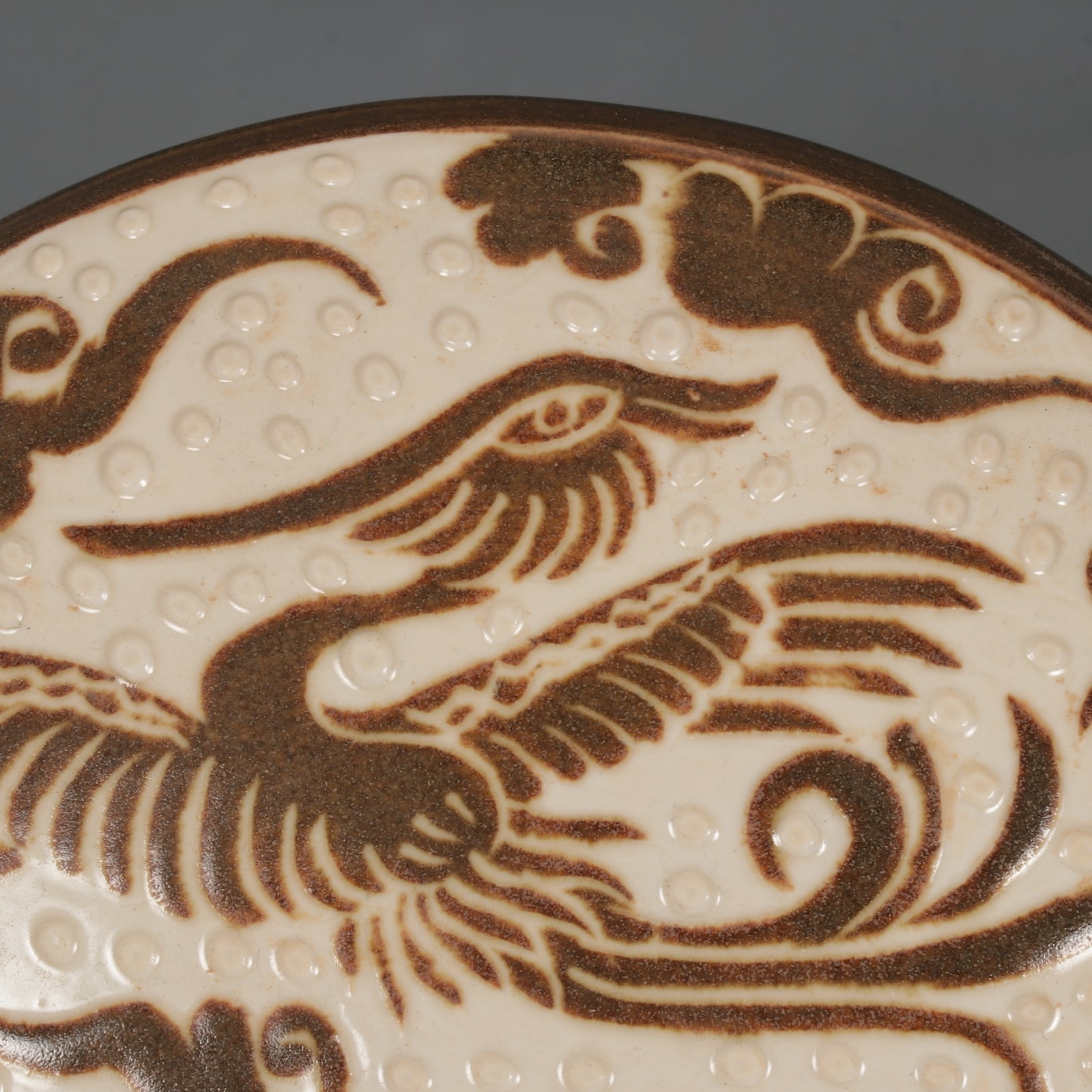 An Exquisite Ding yao Brown Glazed Auspicious Cloud and Phoenix Pattern Box - 6