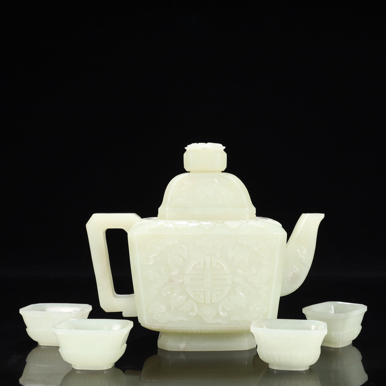 A Set of Fine White Jade Bats and Peach Pattern Teaware: A Set of Fine White Jade Bats and Peach Pattern Teaware,Qing Dynasty, China,Size:(茶壶)6.7inx3.1inx5.9in,(杯)2inx1.4inx1in,Weight:800g 一套白玉福寿