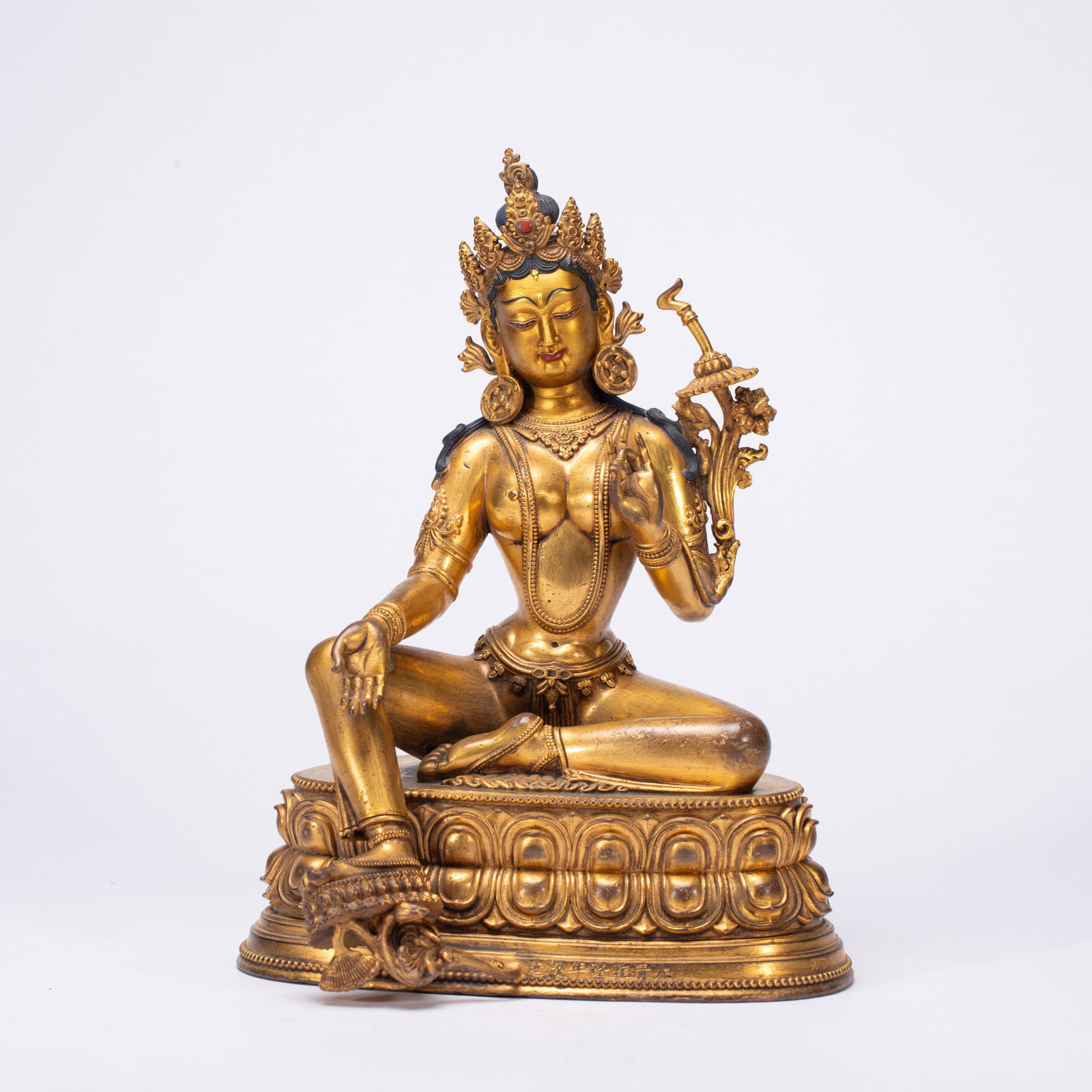A Solemn Gilt Bronze Statue of Tara: A Solemn Gilt Bronze Statue of Tara,Qing Dynasty,China,Qianlong Mark,Size:6.1inx5.1inx8.3in,Weight:1730g 铜鎏金度母像,中国清代,乾Ɓ