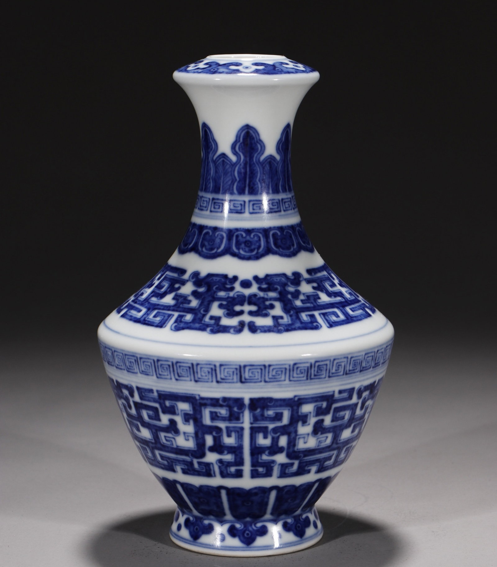 An Exquisite Blue and White Chi-Dragon Pattern Vase: An Exquisite Blue and White Chi-Dragon Pattern Vase,Qing Dynasty,China,Qianlong Six-character Mark,Size:8.3in