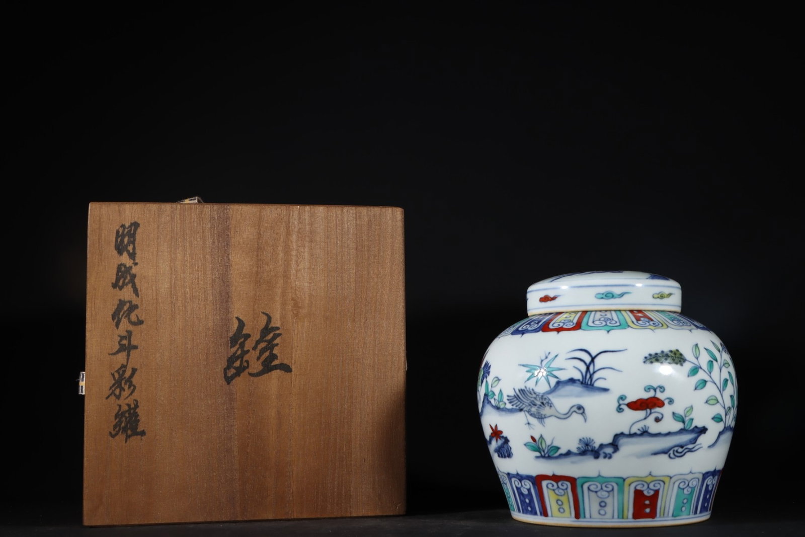 An Exquisite Doucai Flower and Crane Pattern Jar: An Exquisite Doucai Flower and Crane Pattern Jar,Ming Dynasty,China,Size:5.3inx5.7in 斗彩花卉鹤纹图,中国明代