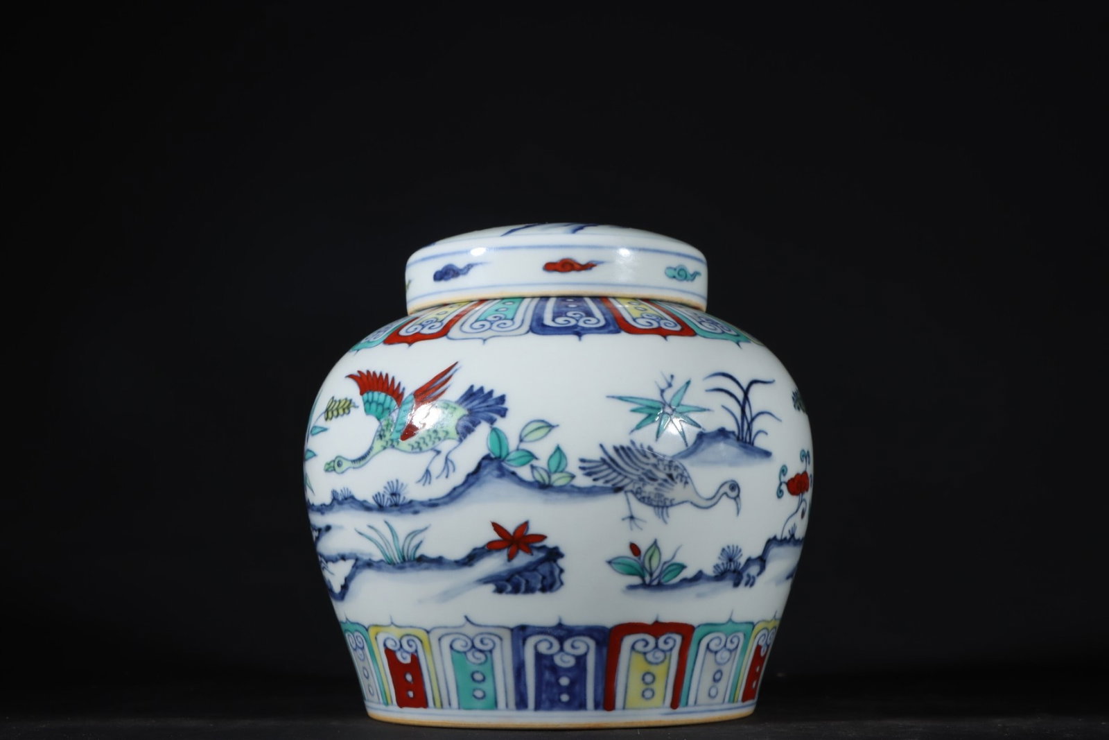 An Exquisite Doucai Flower and Crane Pattern Jar - 2