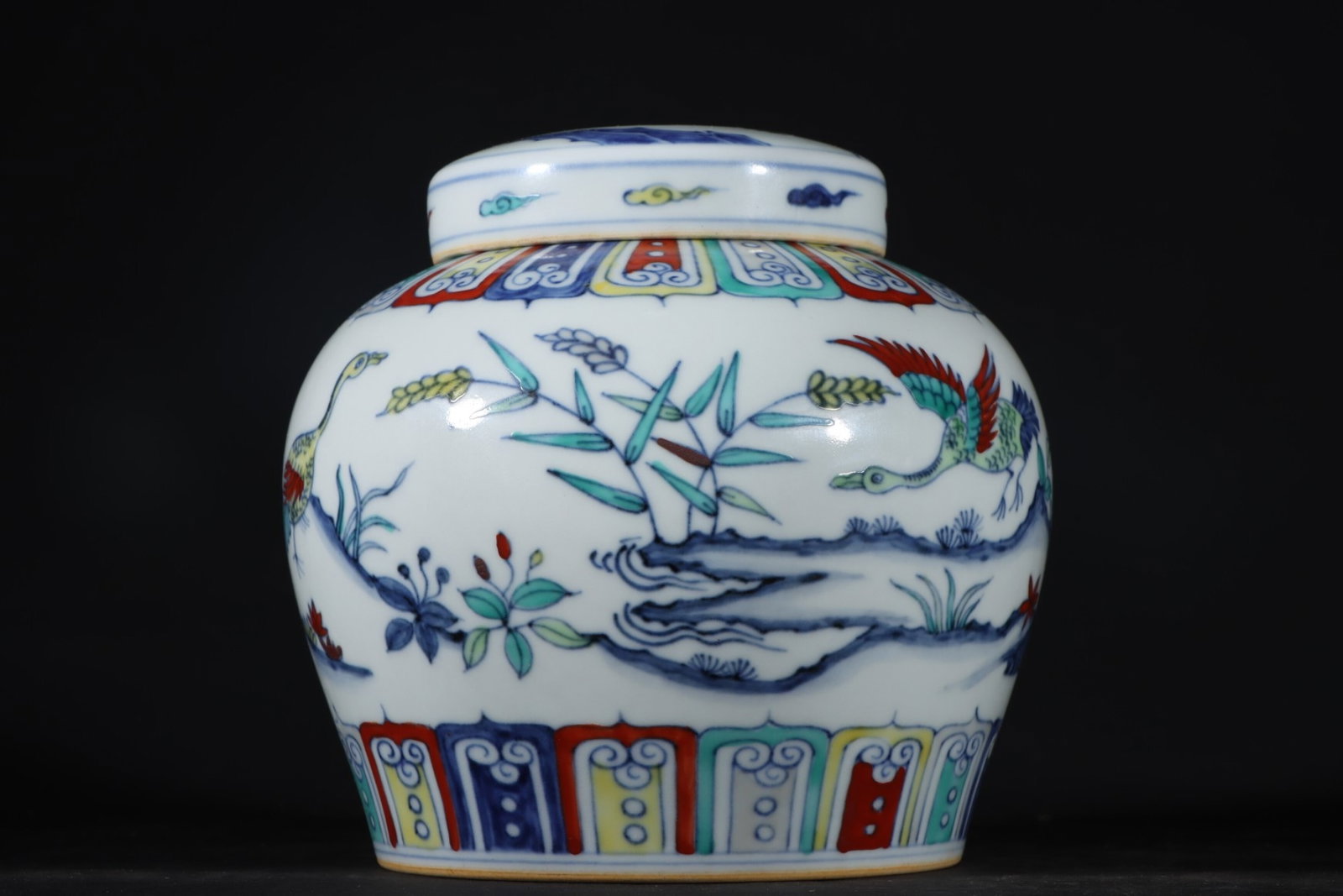 An Exquisite Doucai Flower and Crane Pattern Jar - 5