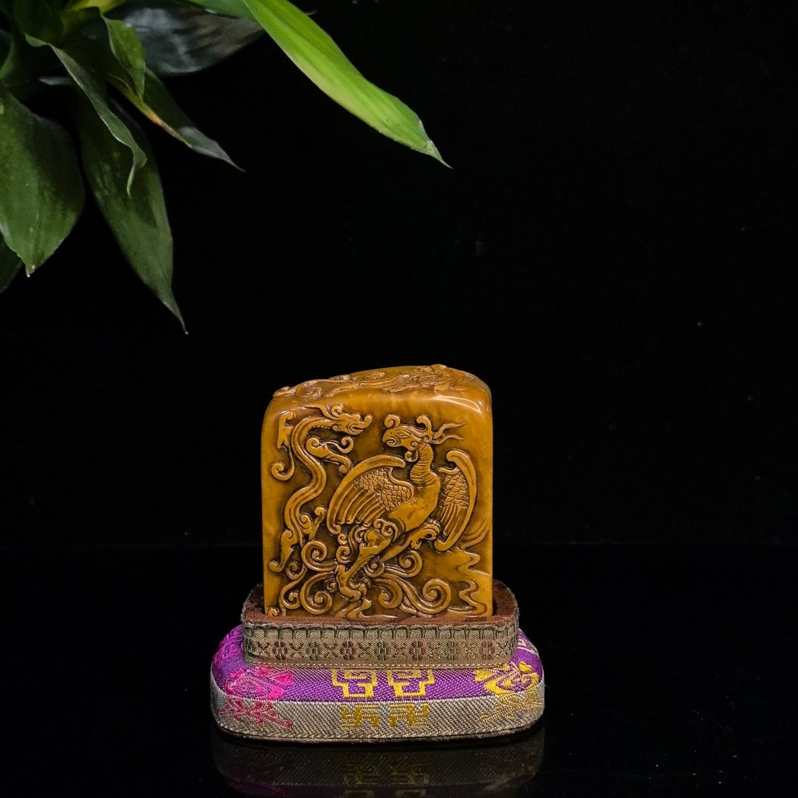 An Exquisite Tianhuang Stone Dragon and Phoenix Pattern Seal (1 of 9)