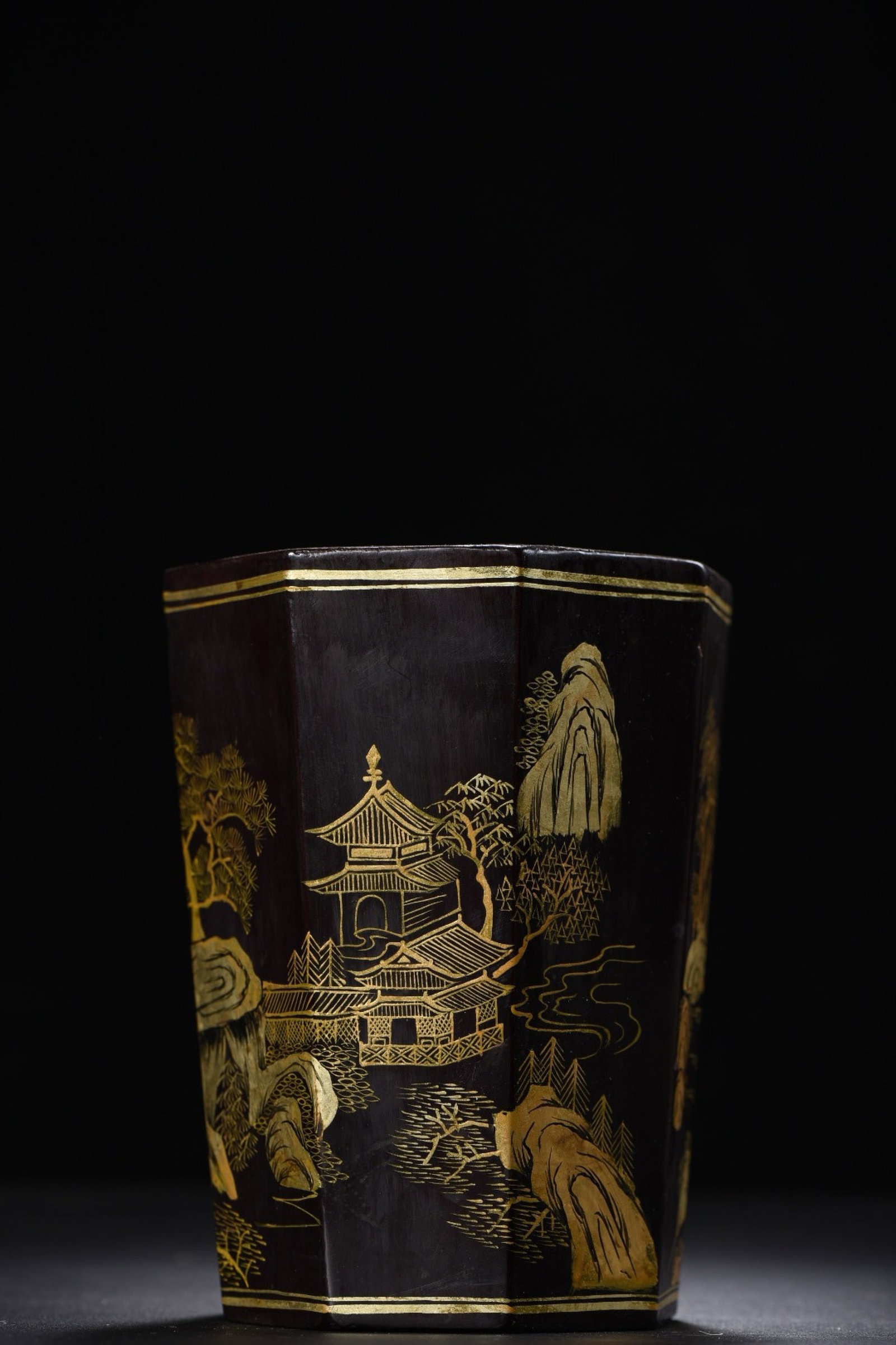 An Exquisite Carved Lacquer Painted Gold Landscape Pattern Brush Pot: An Exquisite Carved Lacquer Painted Gold Landscape Pattern Brush Pot,Qing Dynasty,China,Qianlong Four-character Mark,Size:6.1inx3.9in,Weight:435g 漆器描金山水ಬ