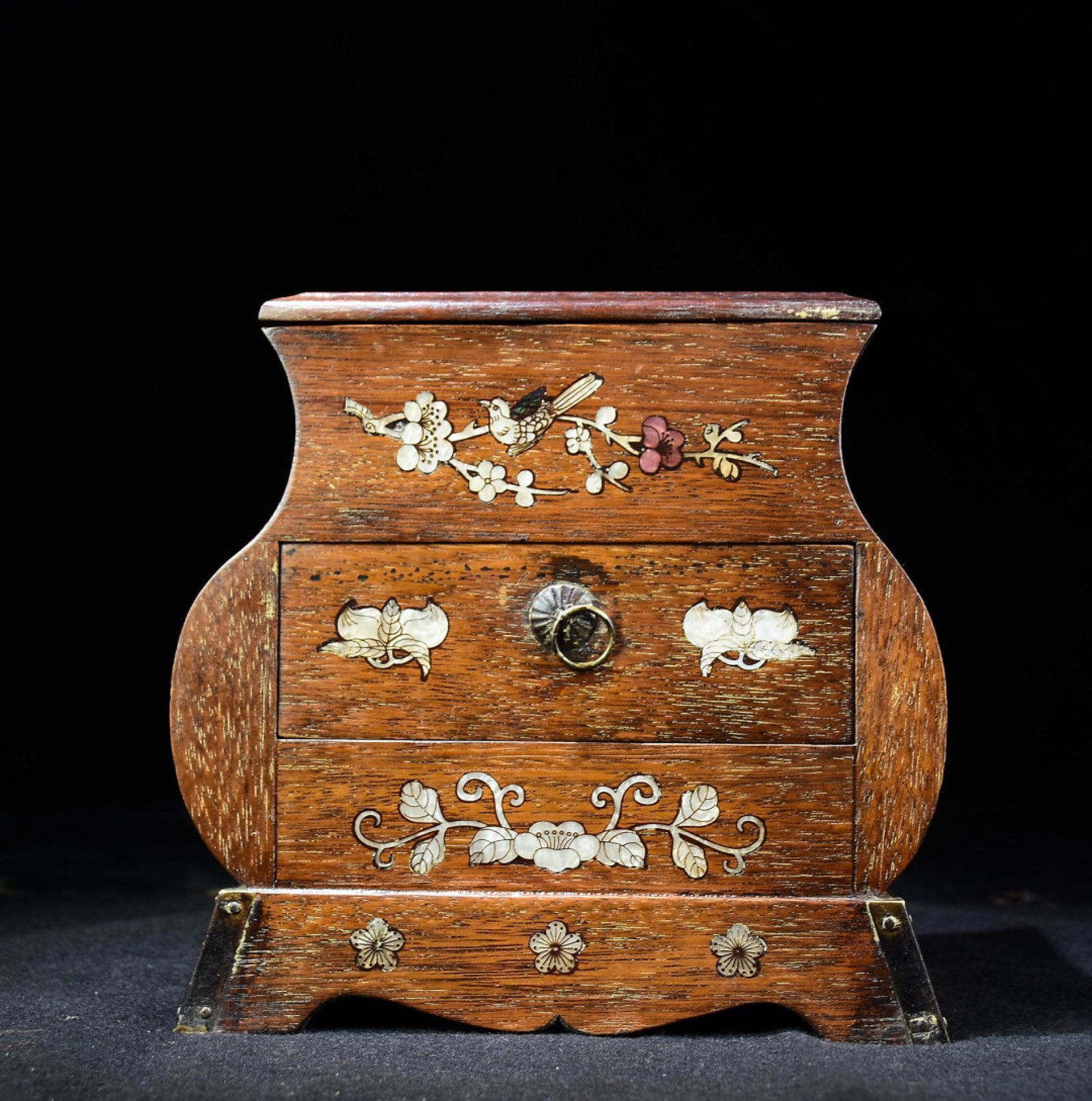 A Rare Huanghuali wood Inlaid Shell Flower and Bird Pattern Box: A Rare Huanghuali wood Inlaid Shell Flower and Bird Pattern Box,Qing Dynasty,China,Size:8.7inx9.1inx6.7in 黄花梨木镶贝壳花鸟纹箱,È
