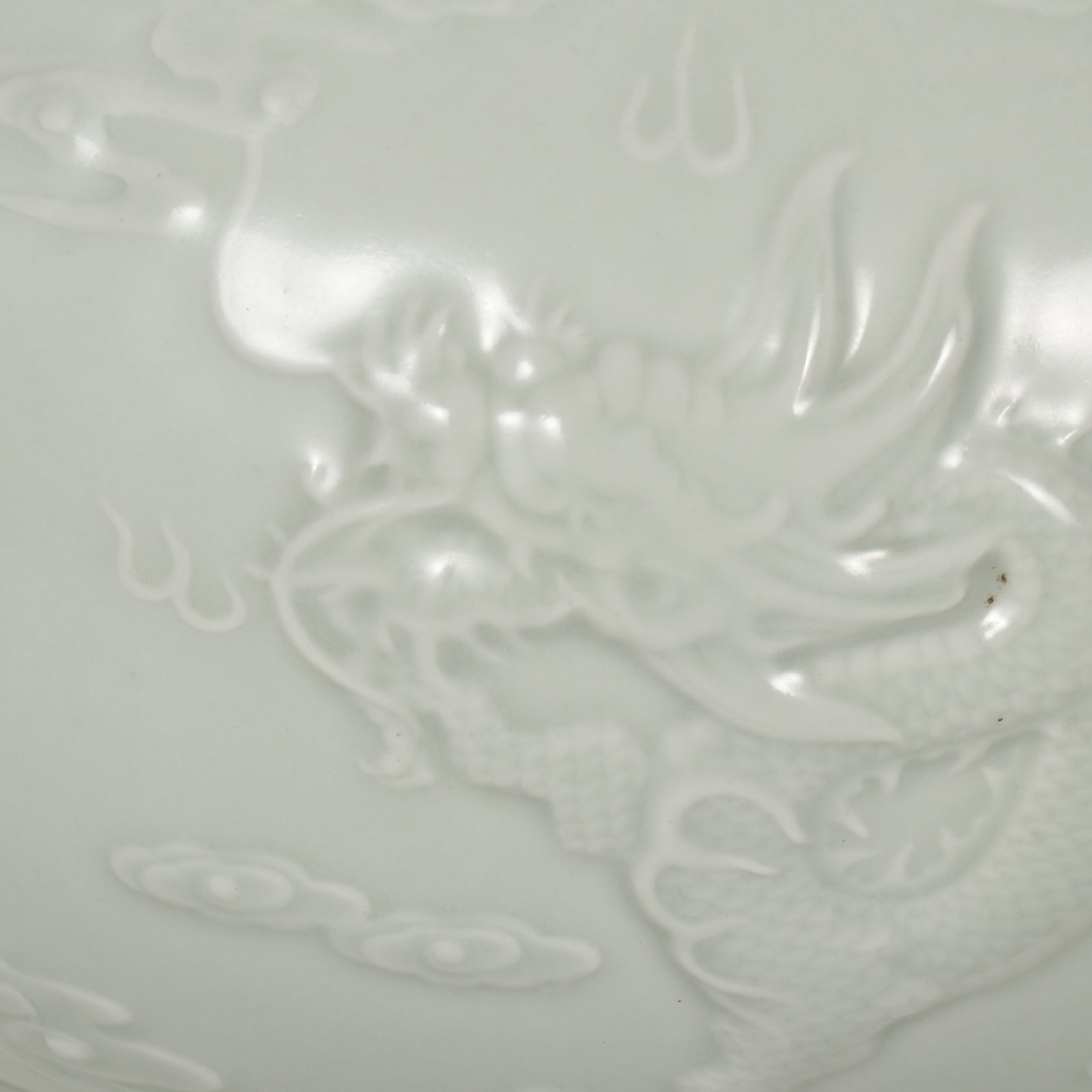A Rare Celadon Glazed Auspicious Cloud and Dragon Pattern Vase - 5