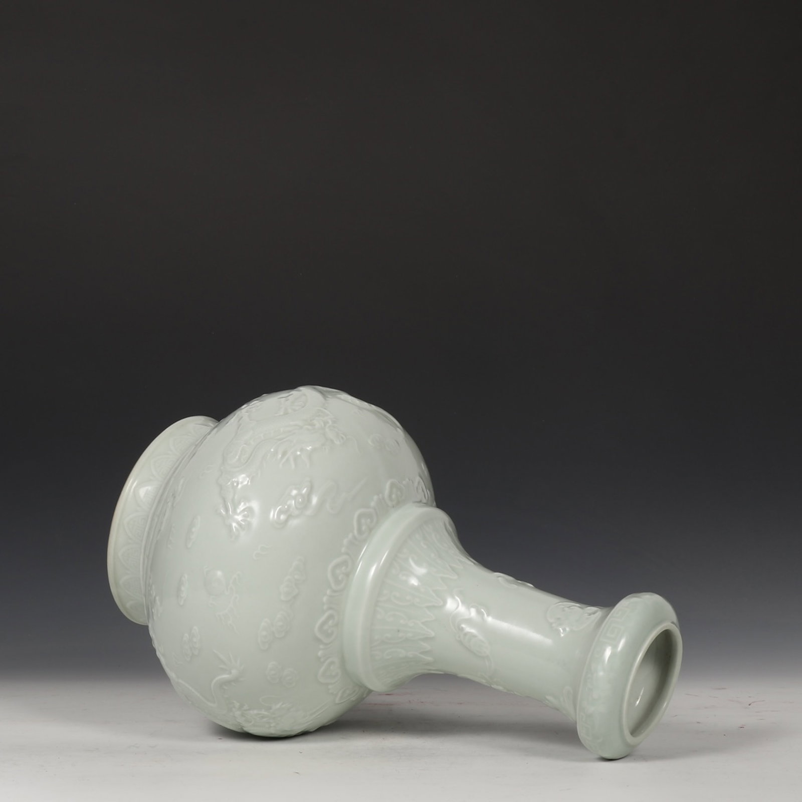 A Rare Celadon Glazed Auspicious Cloud and Dragon Pattern Vase - 7