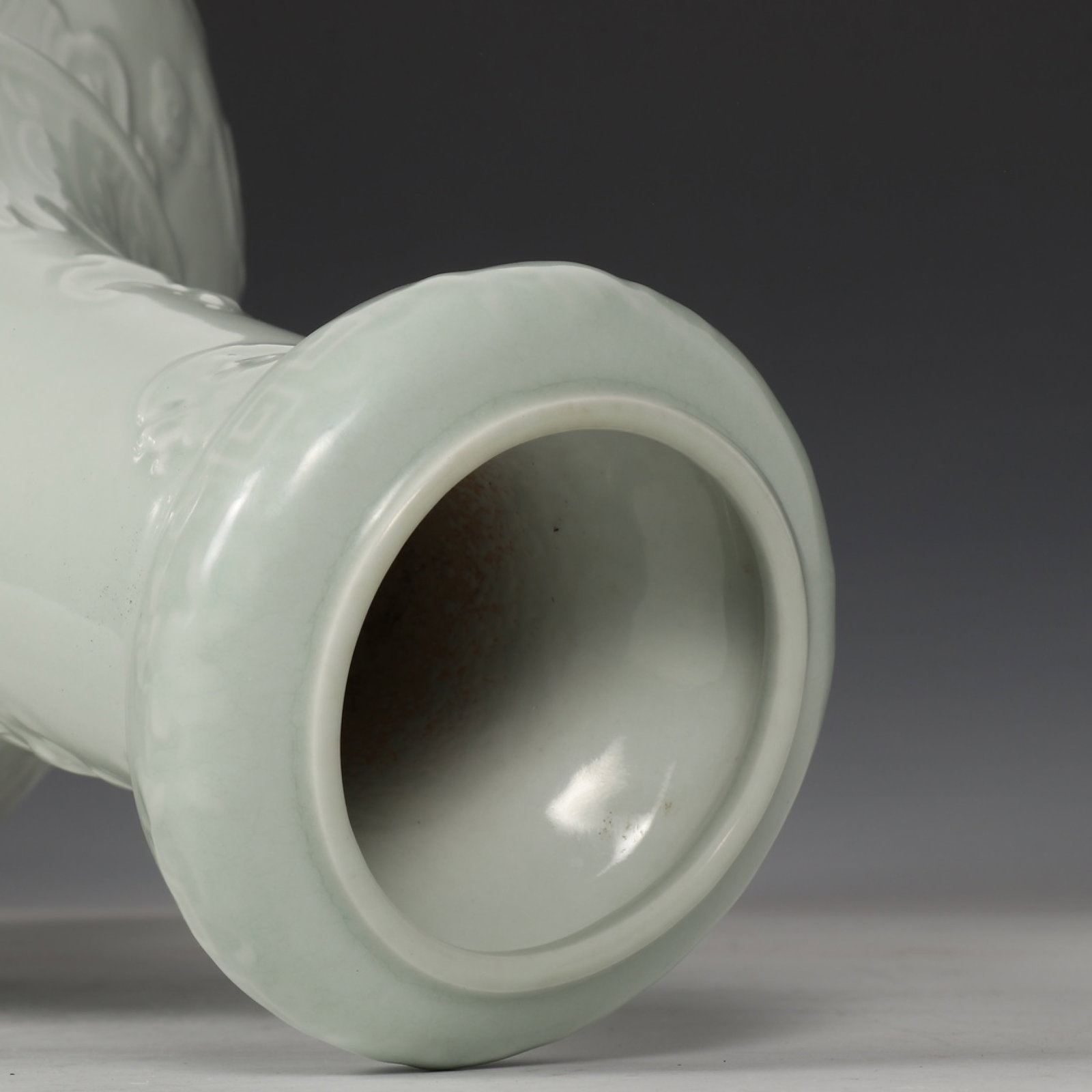 A Rare Celadon Glazed Auspicious Cloud and Dragon Pattern Vase - 8