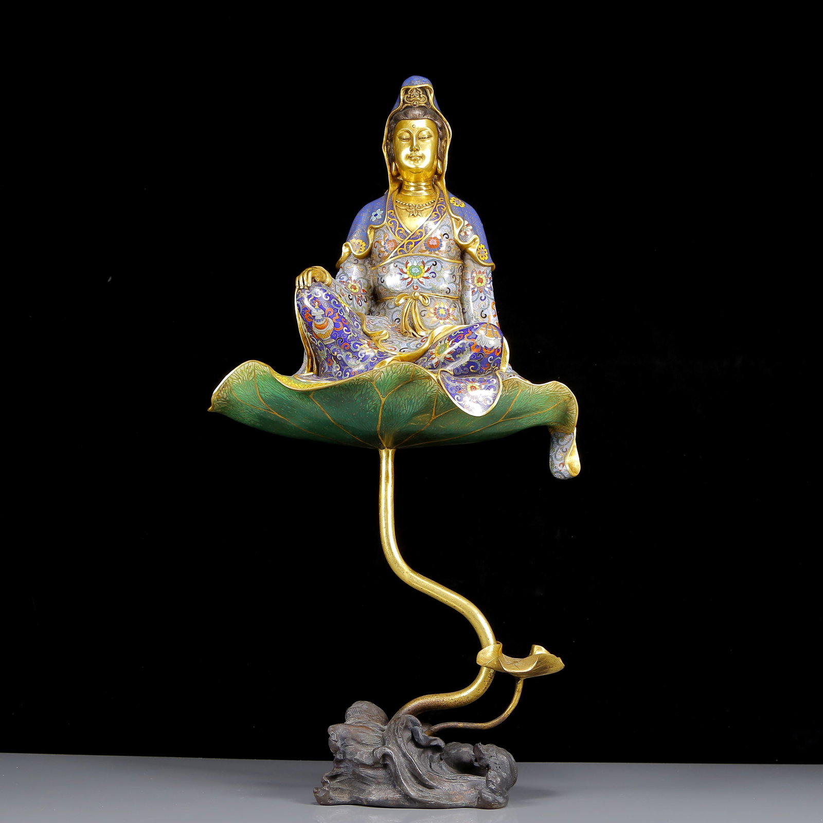 A Huge Cloisonne Avalokitesvara Statue Ornament: A Huge Cloisonne Avalokitesvara Statue Ornament,Qing Dynasty, China,Size:16.9inx9.8inx31.9in,Weight:15685g 景泰蓝观音像摆件，清代