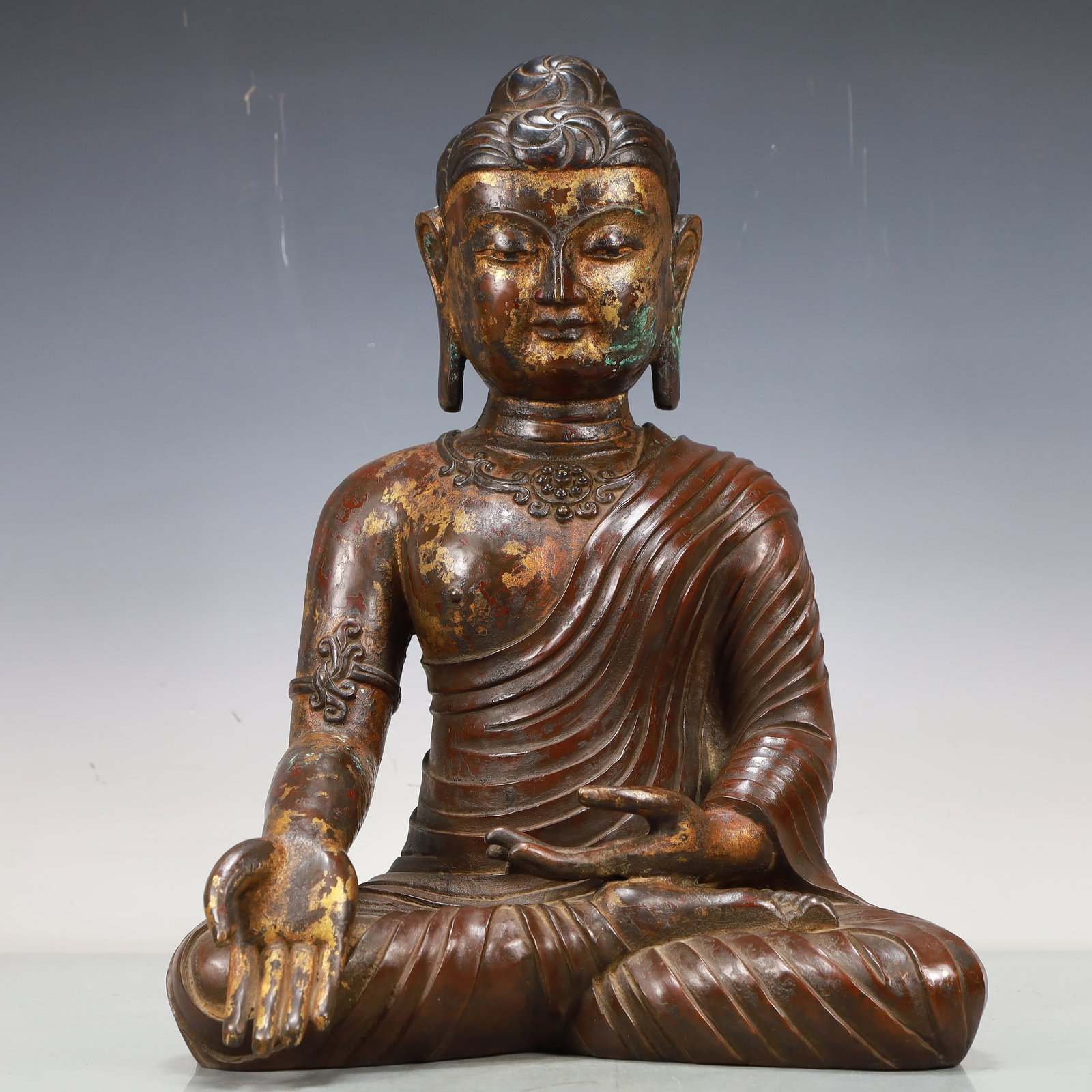 A Gorgeous Gilt-Bronze Figure Of Buddha Shakyamuni (1 of 11)