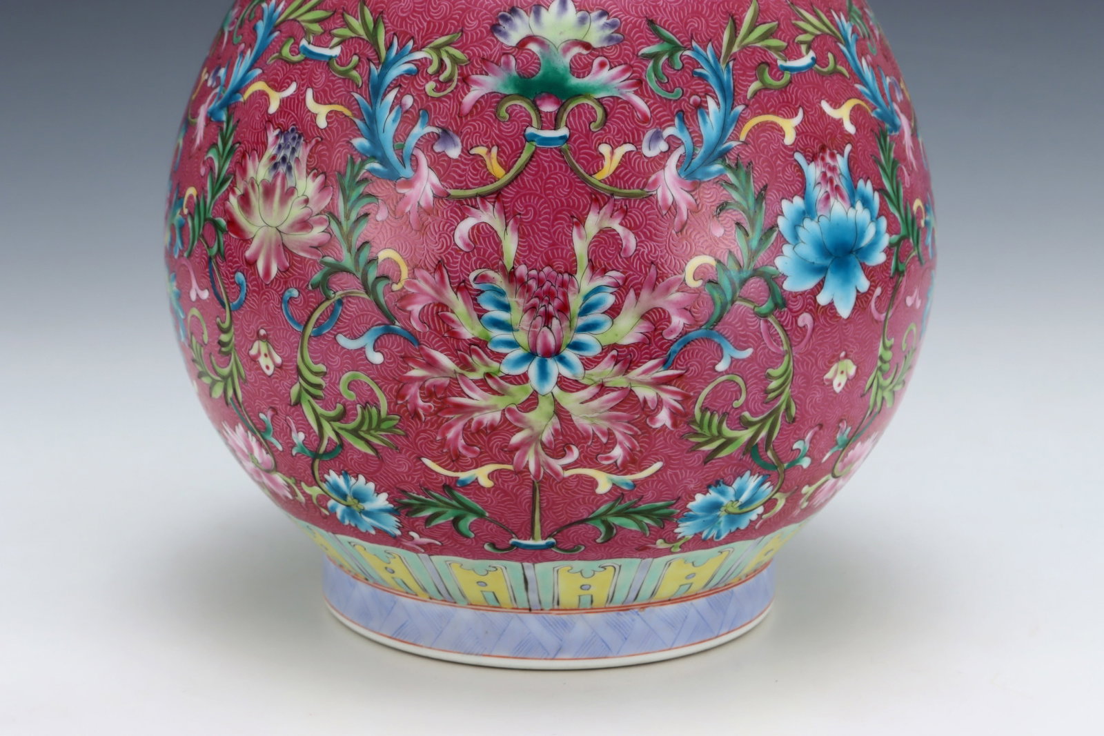 A Huge Enamel Ruby Red-Glazed Lotus Pattern Vase - 5