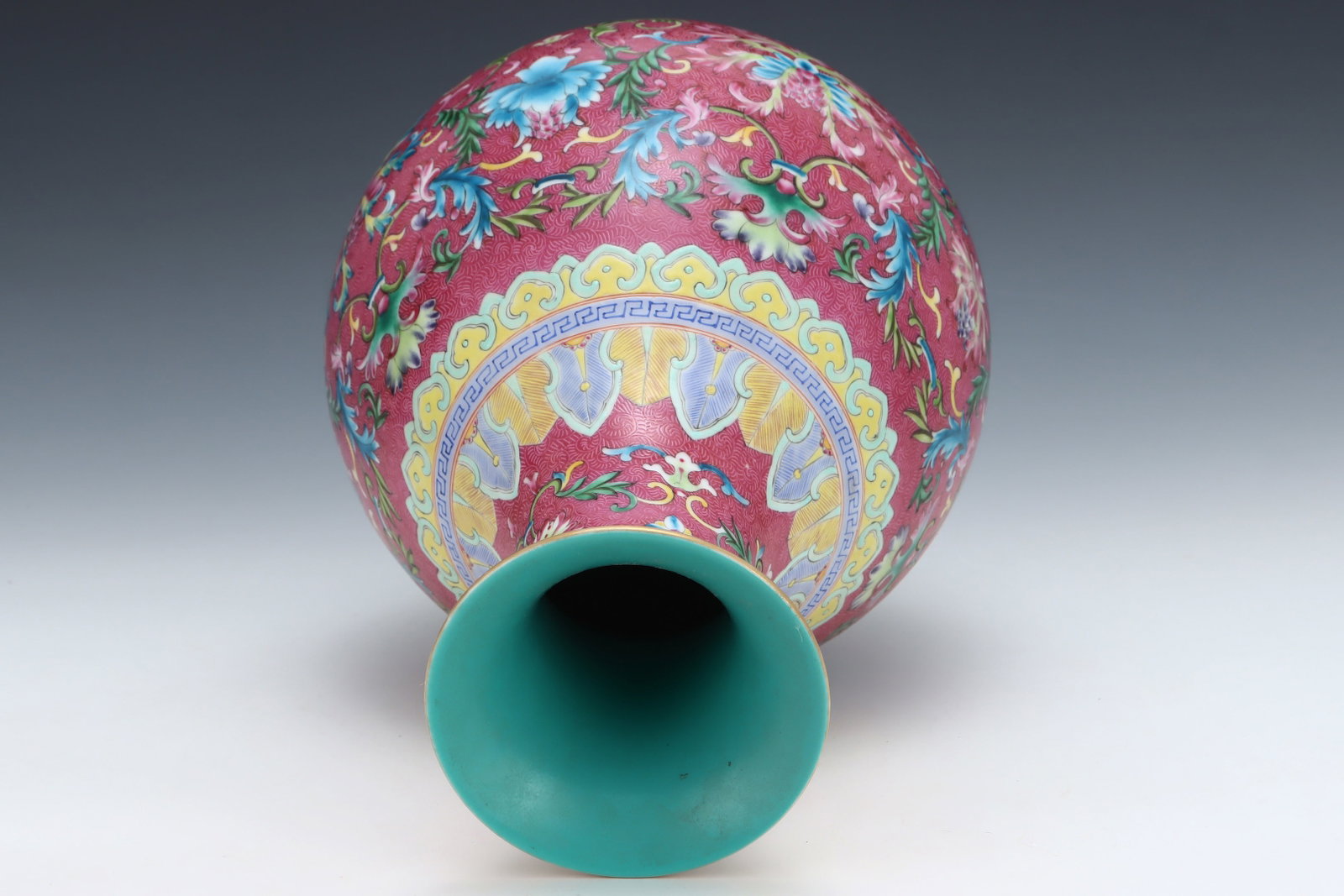 A Huge Enamel Ruby Red-Glazed Lotus Pattern Vase - 6