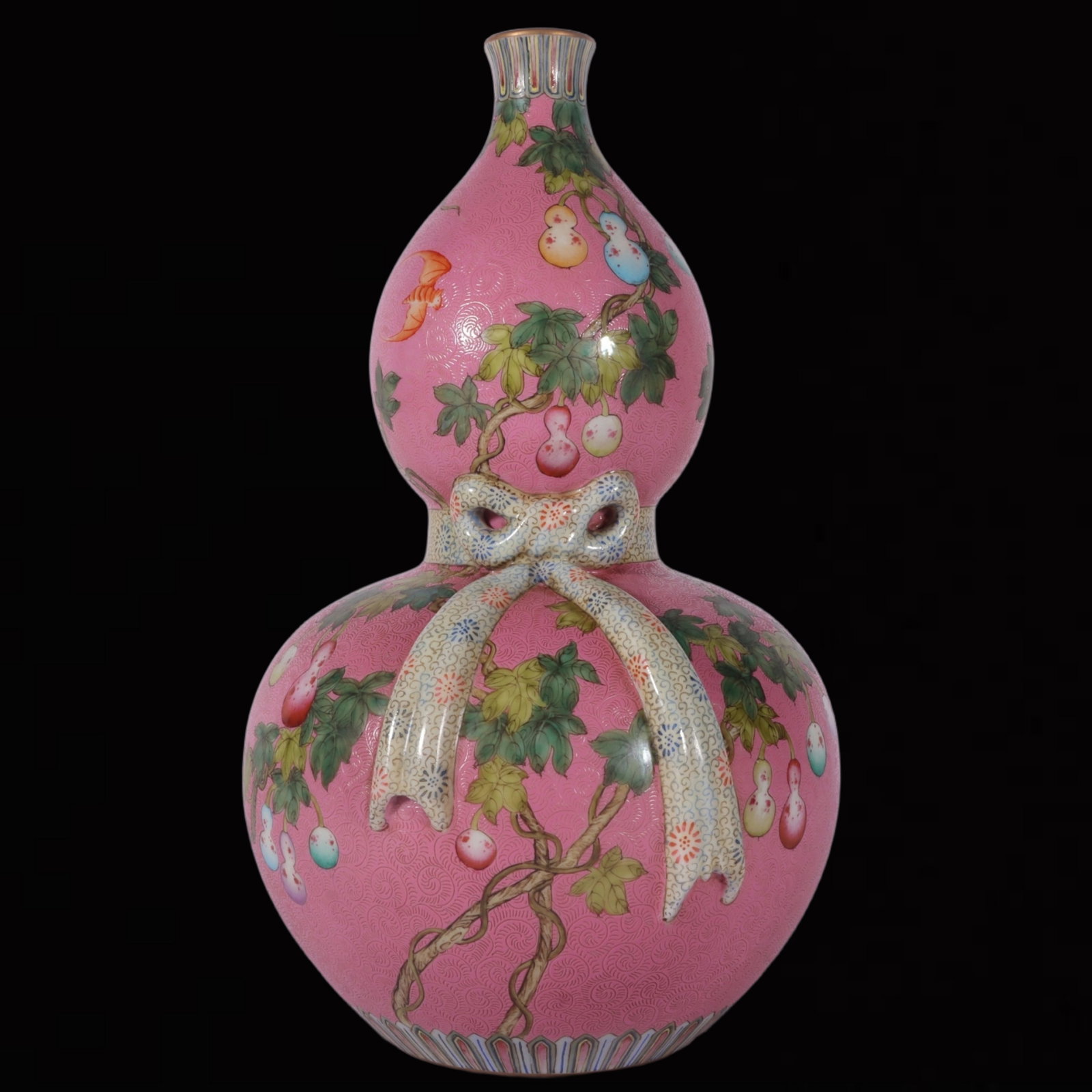 An Exquisite Famille-Rose Gourd Pattern Gourd-Shaped Vase: An Exquisite Famille-Rose Gourd Pattern Gourd-Shaped Vase,Qing Dynasty,China,Qianlong Six-character Mark,Size:10.9inx6.1in 粉彩葫芦纹葫芦瓶,中