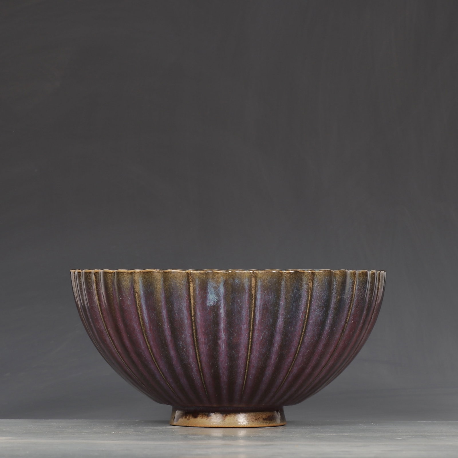 An Exquisite Jun yao Purple Glazed Bowl: An Exquisite Jun yao Purple Glazed Bowl,Song Dynasty,China,Size:5.1inx10.6in 钧窑紫釉碗,中国宋代