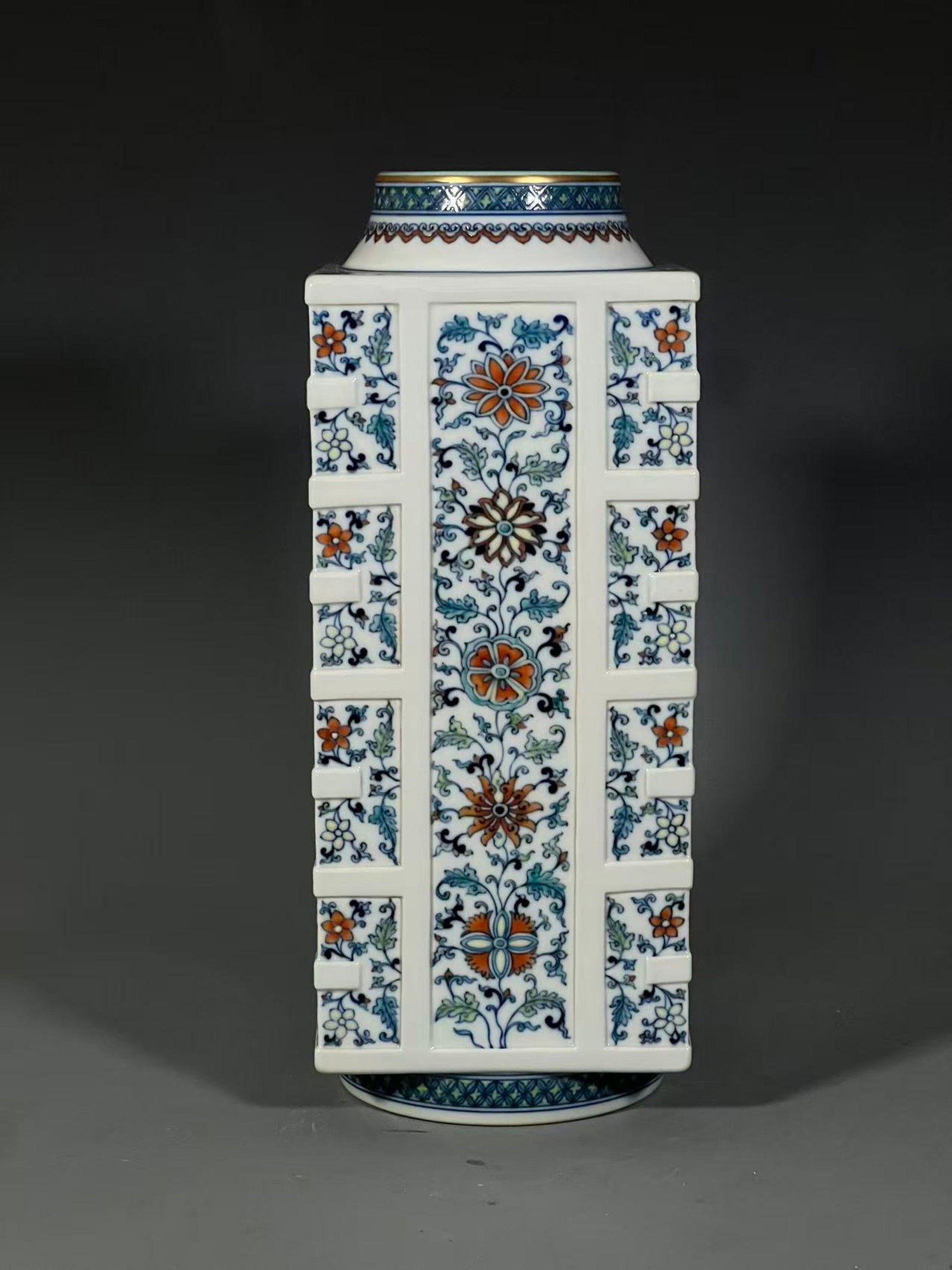 A Rare Doucai Flower Pattern Vase - 2