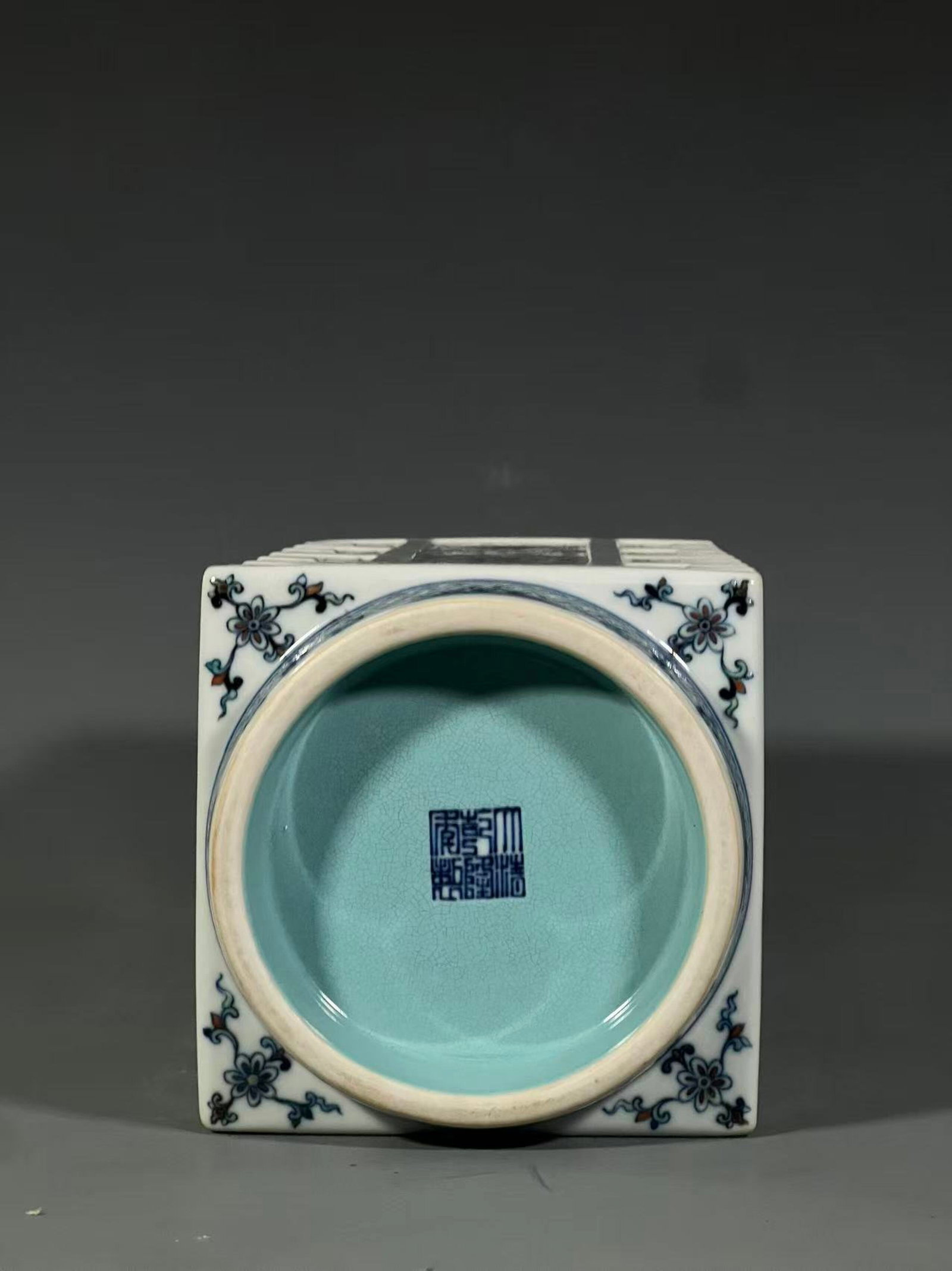 A Rare Doucai Flower Pattern Vase - 9