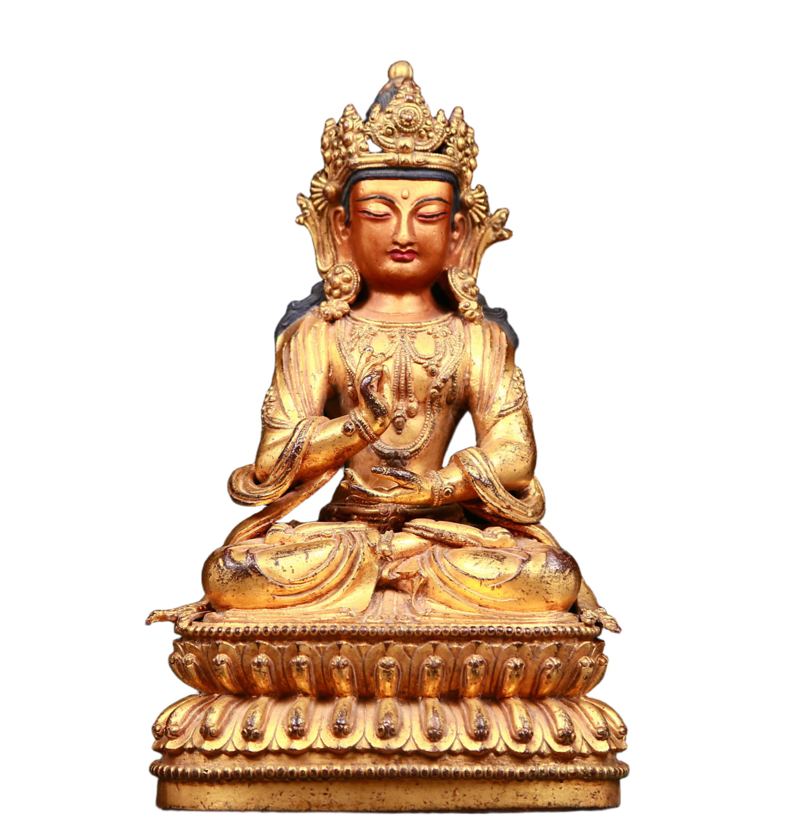 An exquisite gilt bronze statue of Bodhisattva: An exquisite gilt-bronze Bodhisattva statue ,Qing Dynasty, China, with a solemn and kind face and deep eyes, as if he can discern the suffering of all sentient beings, demonstrating his wisdom and