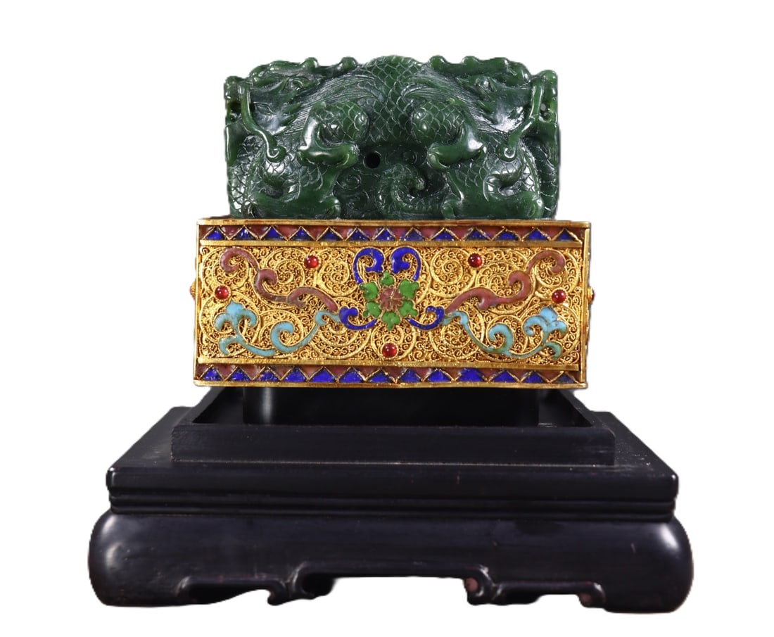 An Exquisite Jasper Dragon Seal,Inlaid Gems: An Exquisite Jasper Dragon Seal,Inlaid Gems,Qing Dynasty,China,With Mark,Size:4.3inx4.9in,Weight:3165g 碧玉龙印章,嵌宝石,中国清代