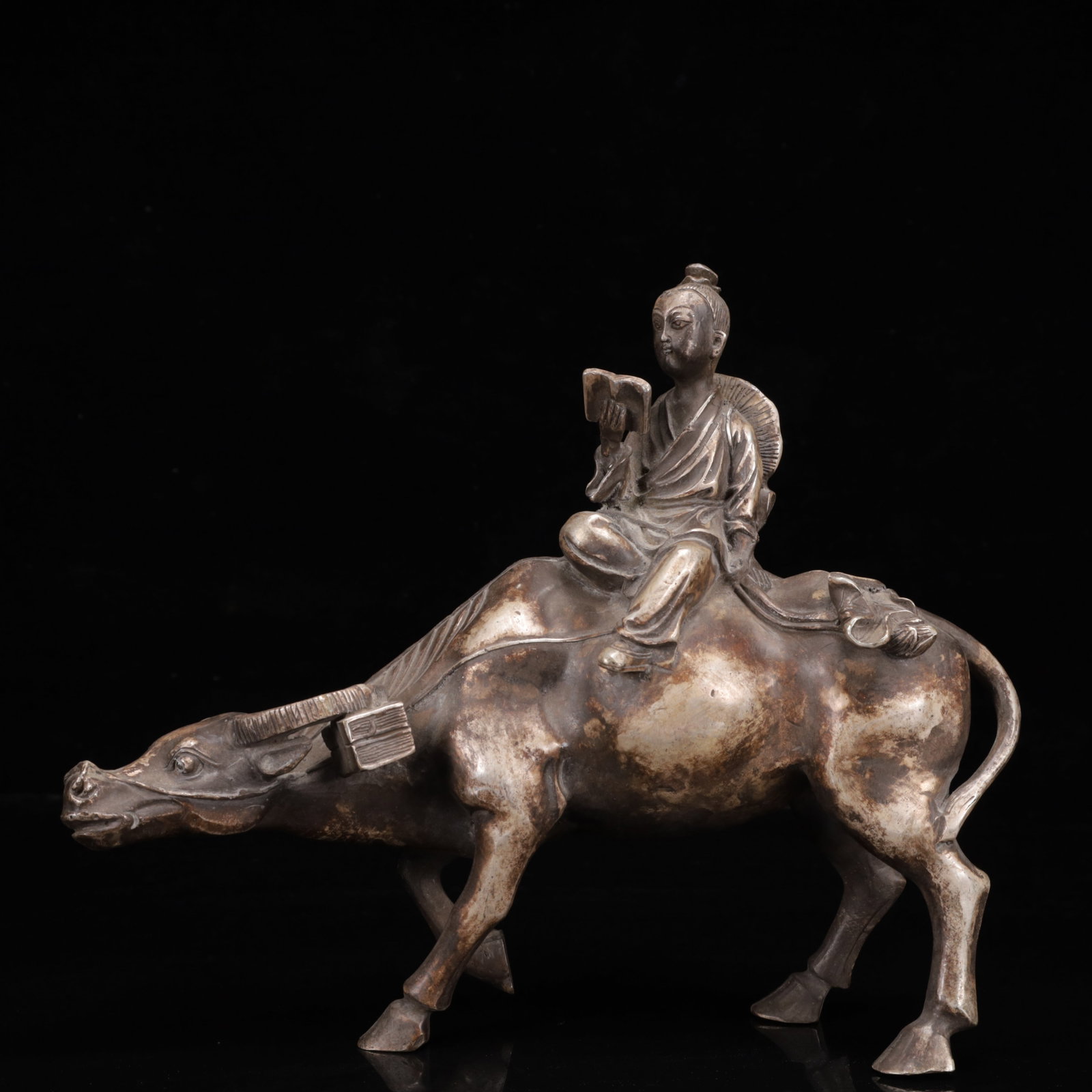 An Exquisite Silver-Plated Bronze Figure and Buffalo Ornament (1 of 14)