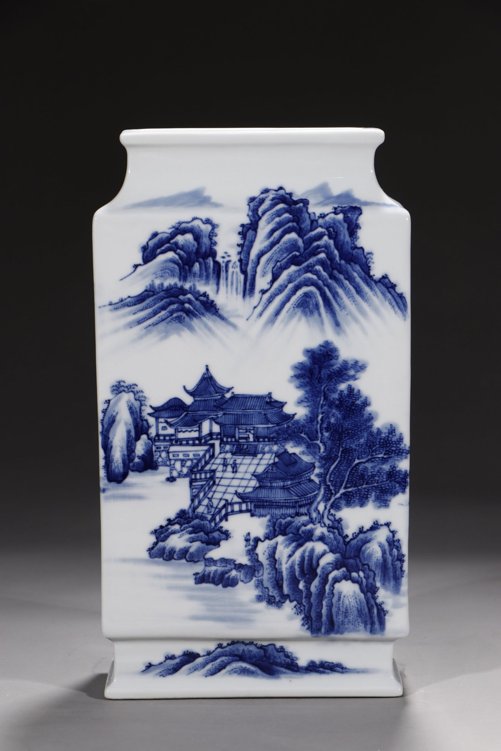 An Exquisite Blue and White Landscape Pattern Vase: An Exquisite Blue and White Landscape Pattern Vase,Qing Dynasty,China,Yongzheng Six-character Mark,Size:11in