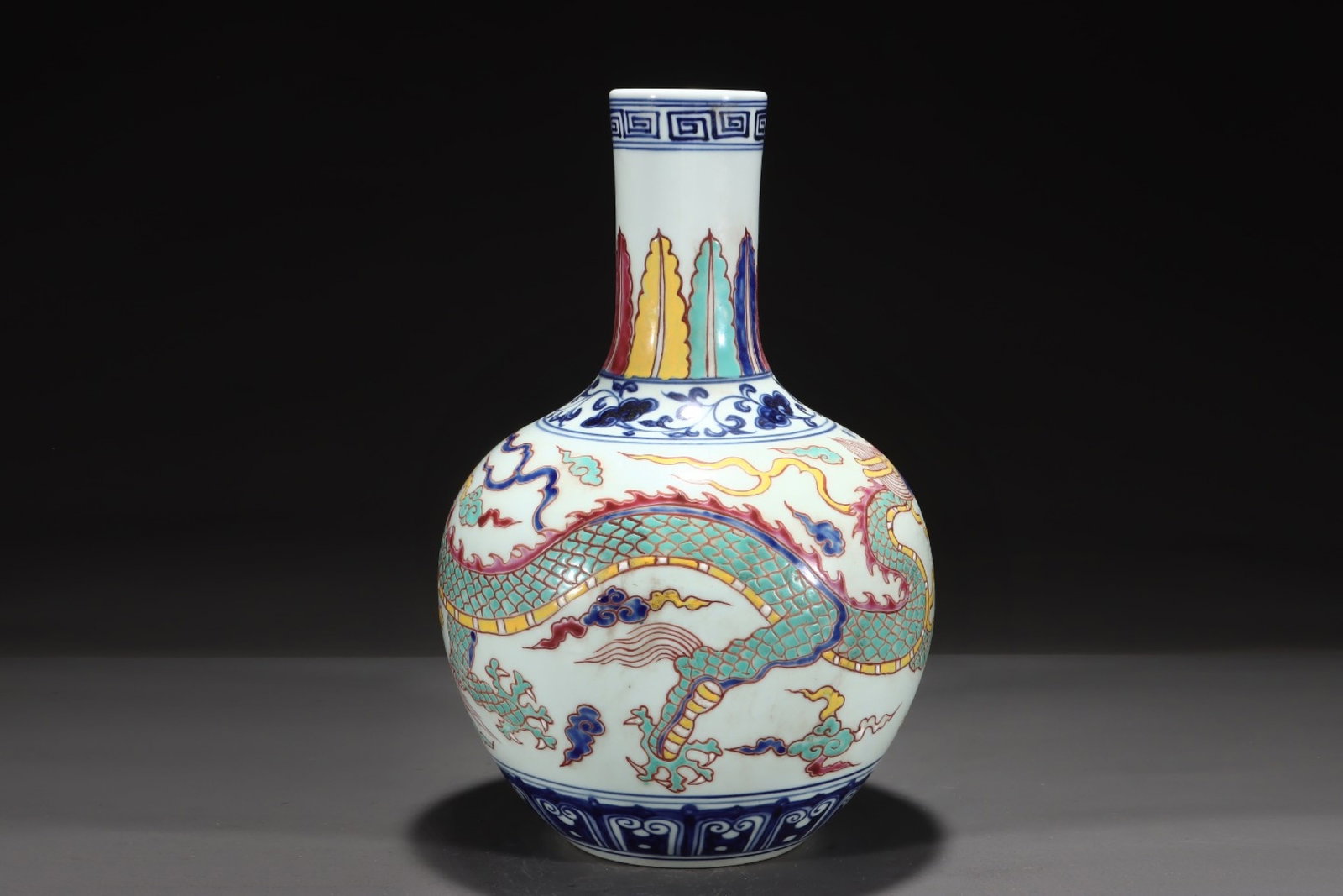 A Rare Wucai Auspicious Cloud and Dragon Pattern Vase - 3
