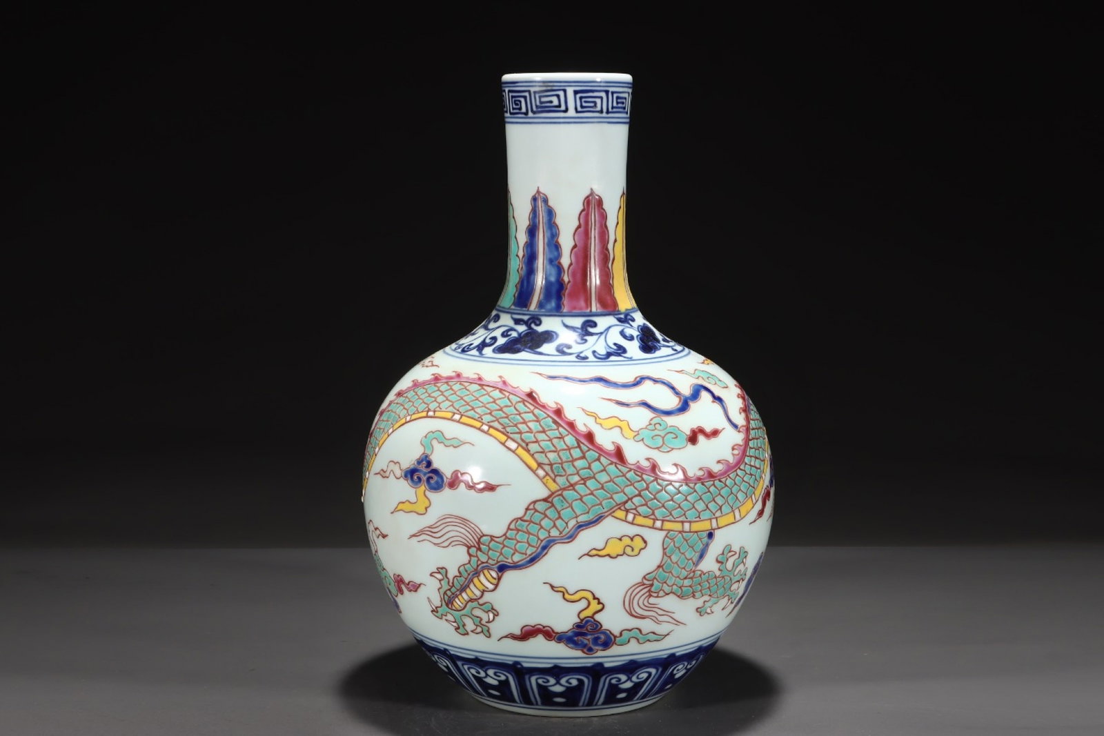 A Rare Wucai Auspicious Cloud and Dragon Pattern Vase - 4